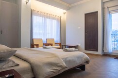 Cafe Sola BnB | Roof Top Cafe with Valley View