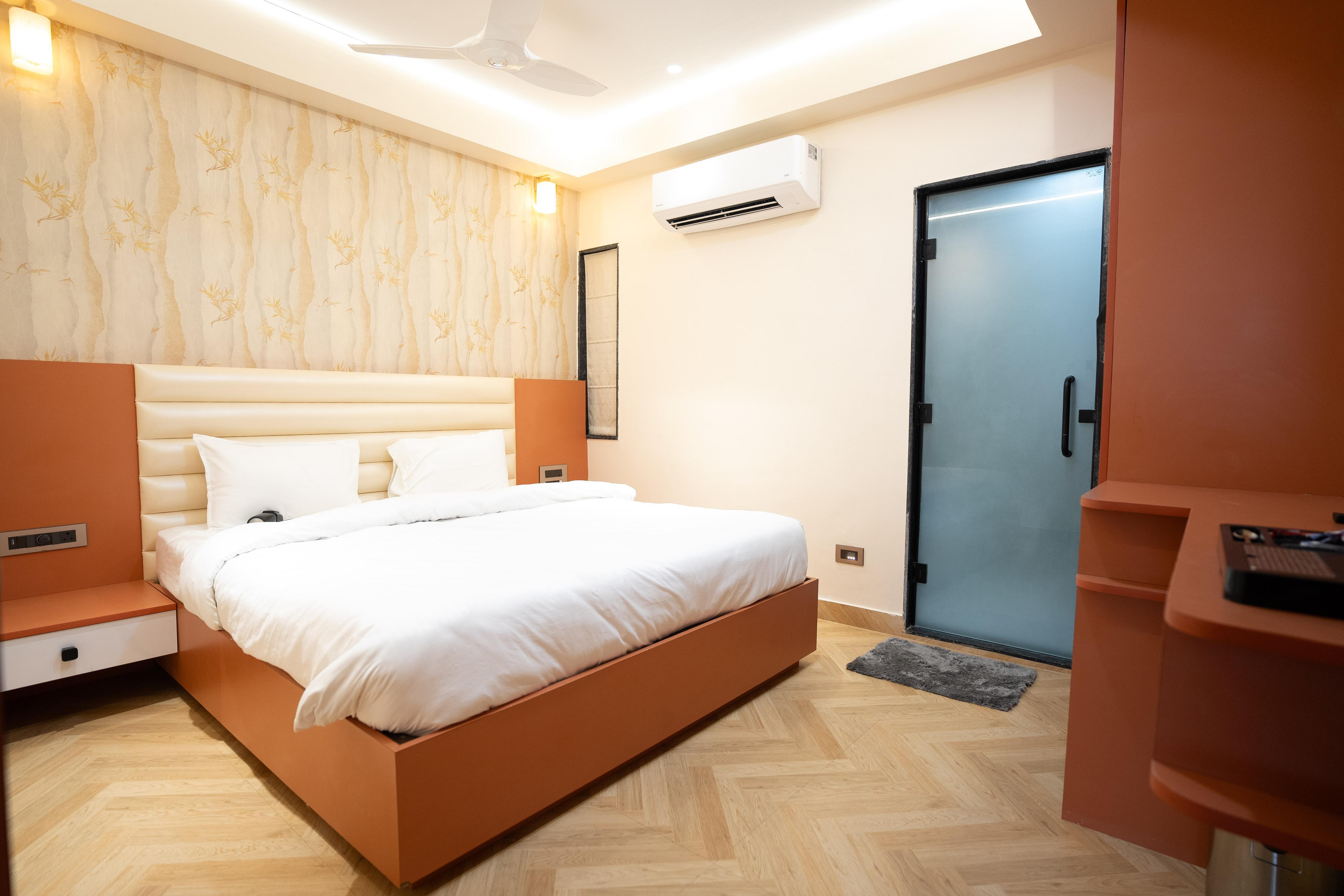 Hotel Sunshine Palace - Tap to explore photos