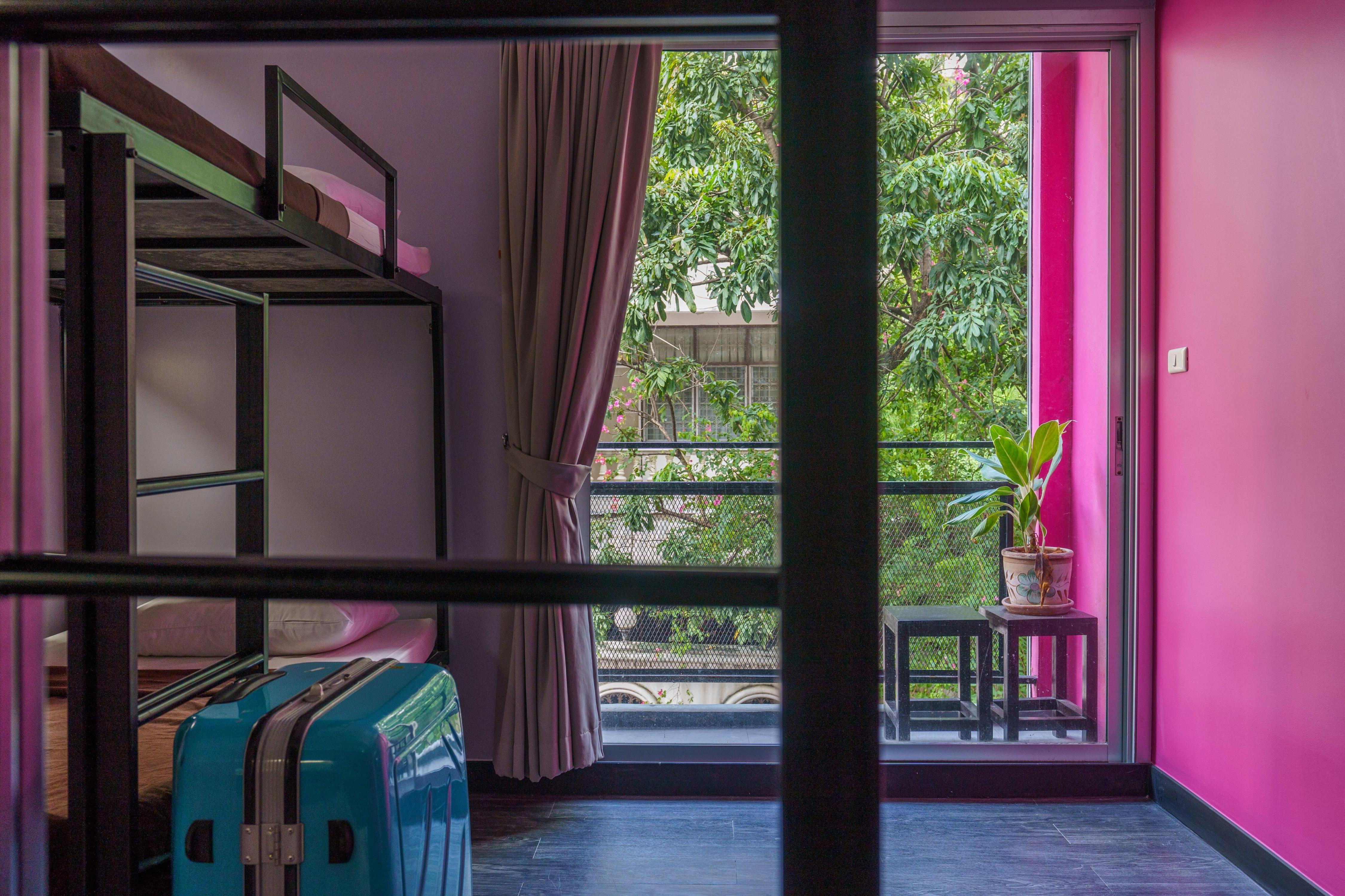 CheQinn Hostel Sukhumvit - Tap to explore photos
