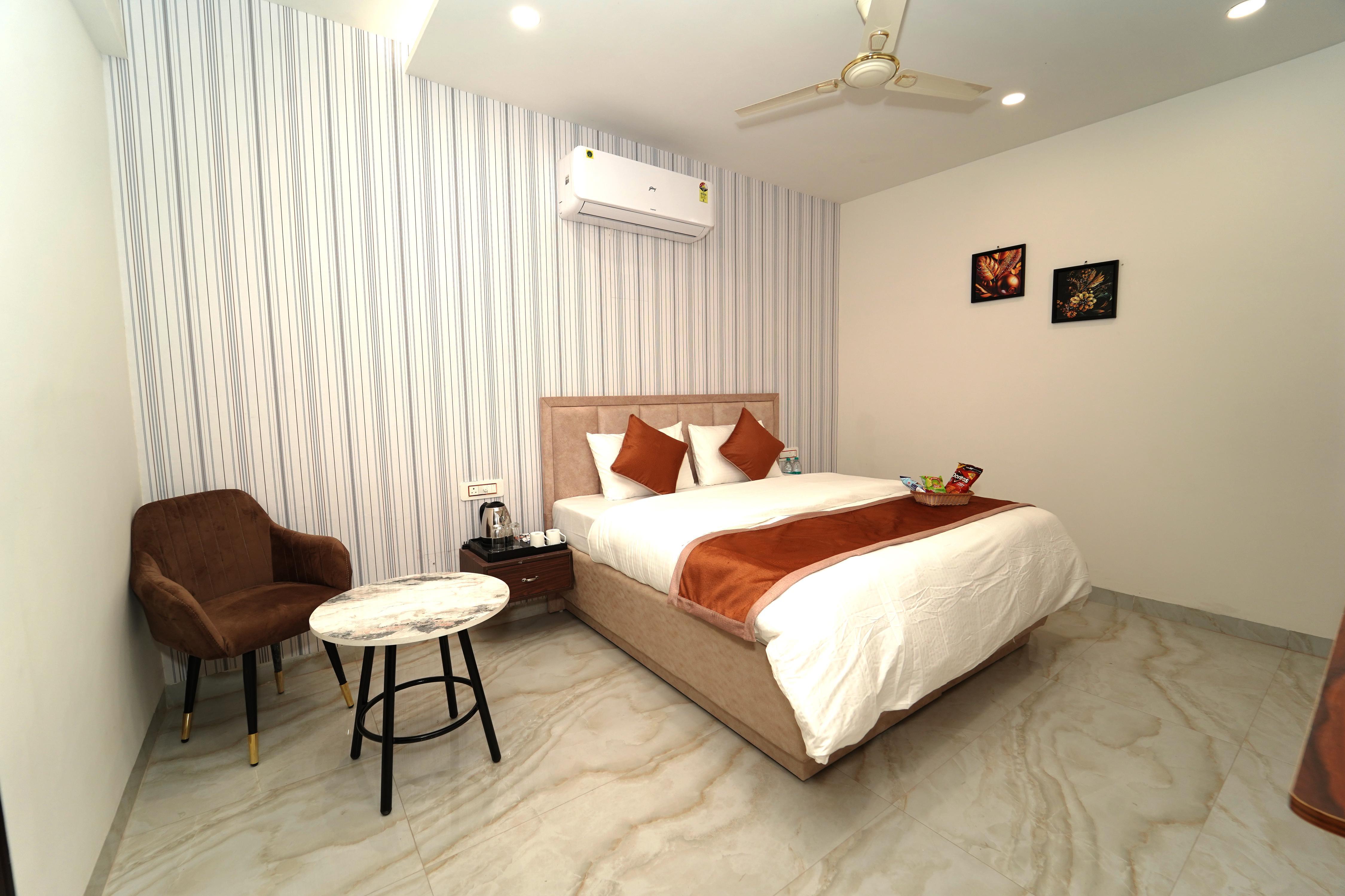 Hotel Chandigarh Heights - Airport Road Manali Highway Transit Hotel - Tap to explore photos