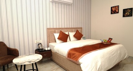 Hotel Chandigarh Heights - Airport Road Manali Highway Transit Hotel Room Type - Superior Studio Hotel Chandigarh Heights - Airport Road Manali Highway Transit Hotel Room Type - Superior Studio