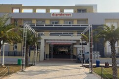 Hotel Shree Dwarkesh Suites & Family Rooms Near Khatu Shyam Temple