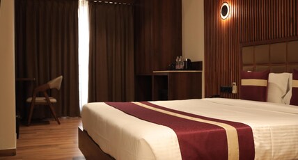 VIVOTEL HOTEL,SURAT Room Type - DELUXE KING ROOM