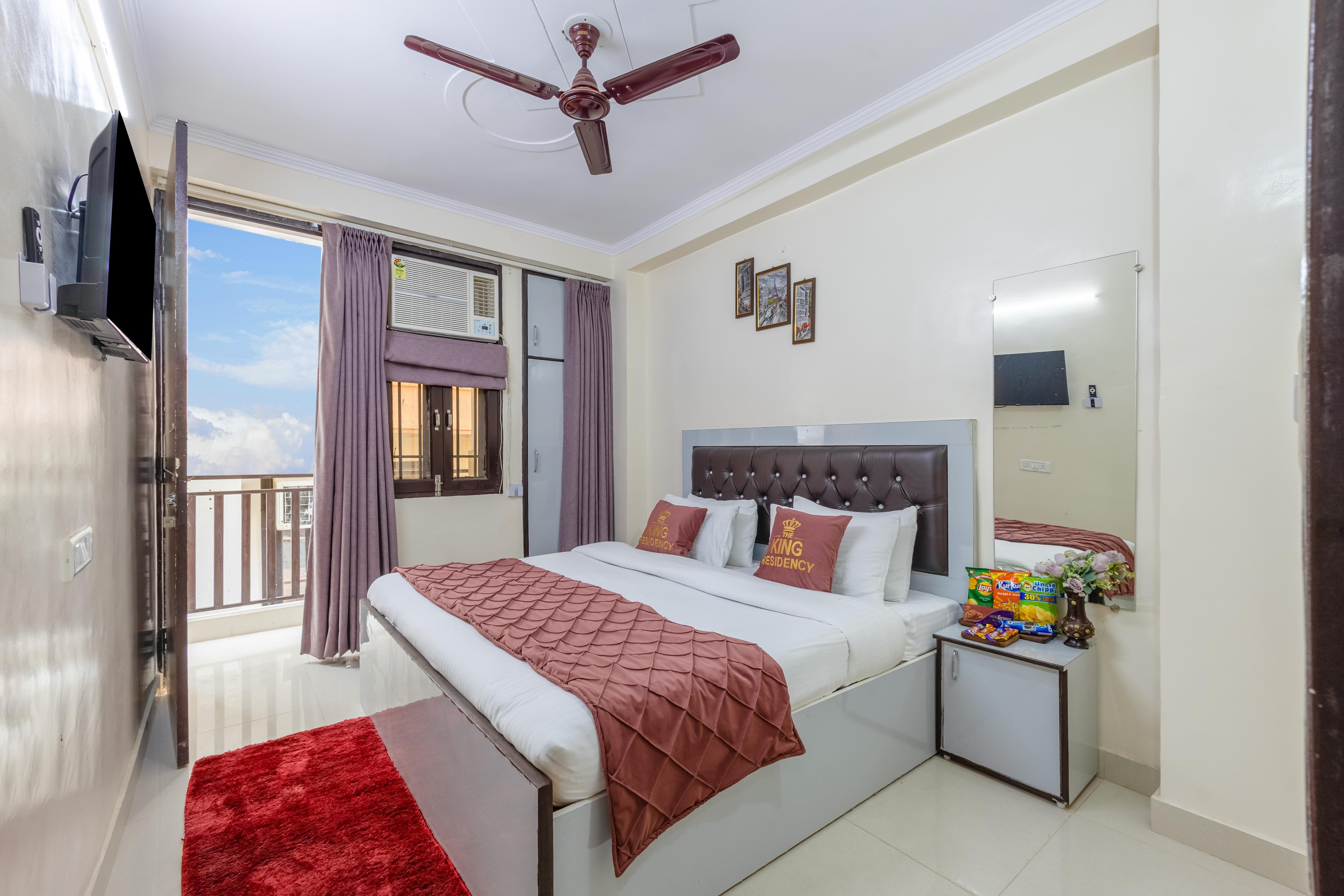 The King Hotel near Airport (Yashobhoomi), Dwarka Room Type - Deluxe Room