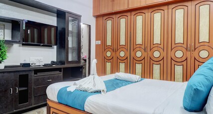 Hotel Raksha Residency Room Type - Deluxe