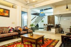 Opulent Antique 6BR Independent Villa in Gurugram