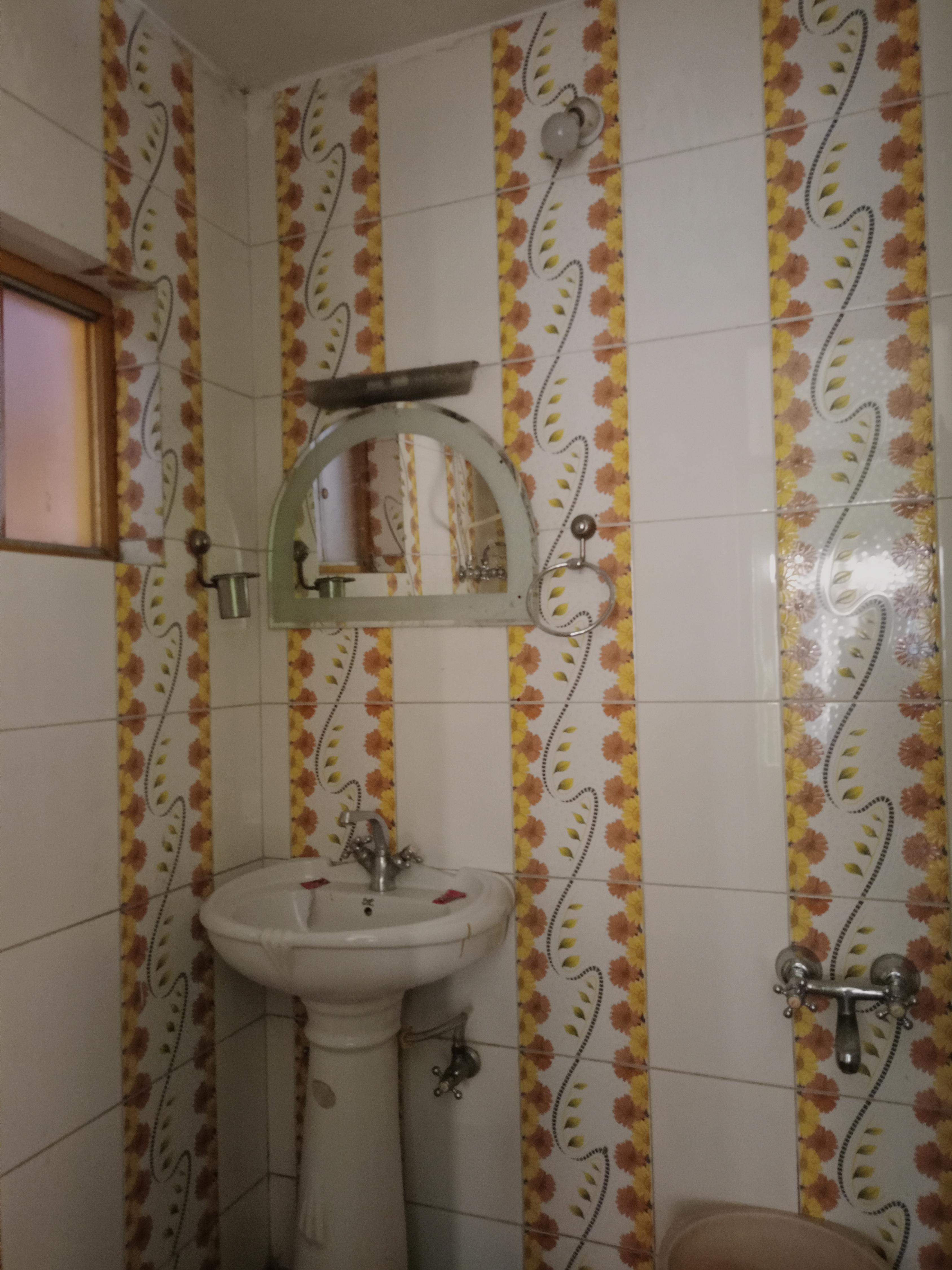 Queen Palace Homestay - Tap to explore photos