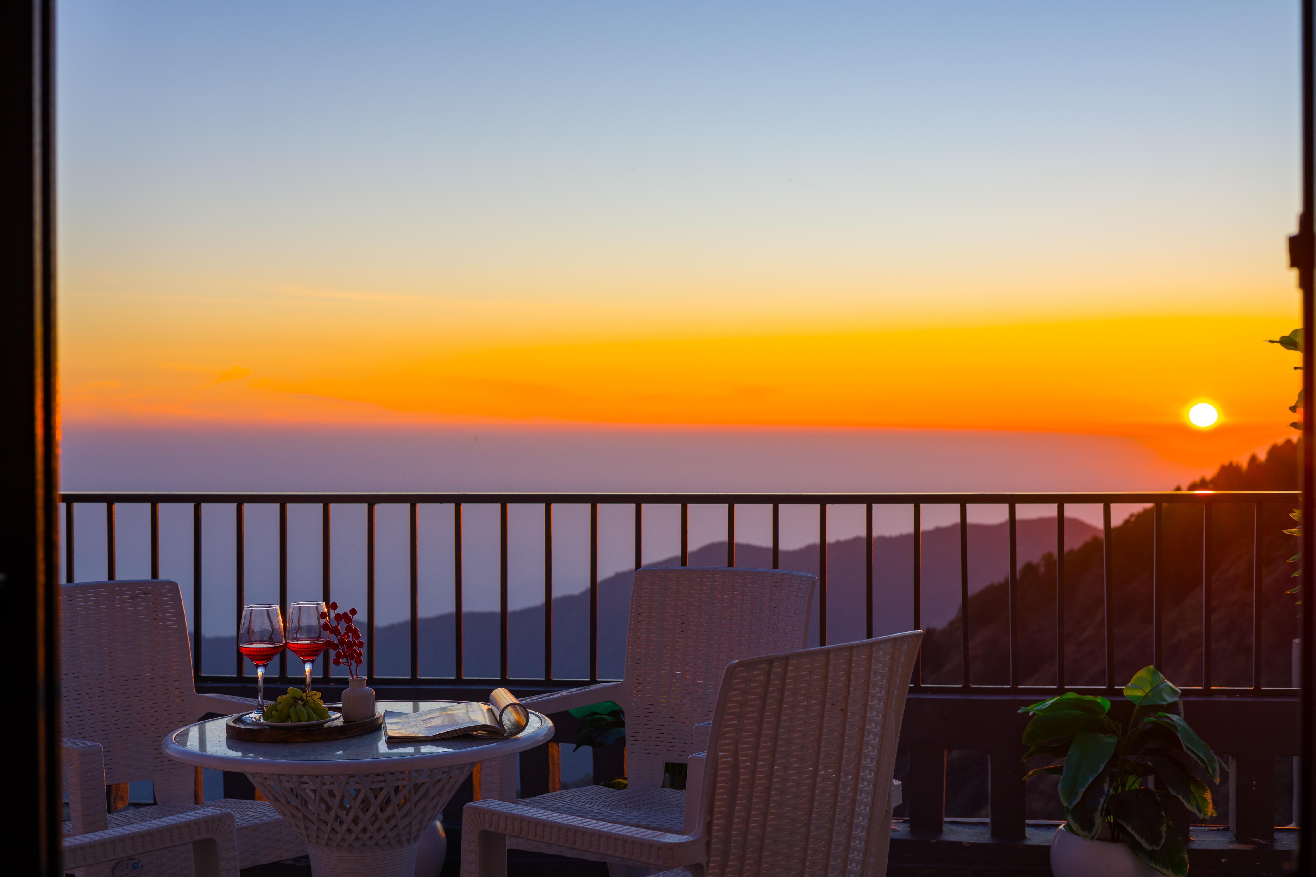 Alaya Stays Evara Serene 4 BHK Hill Retreat with Balcony, Fireplace & Scenic Views