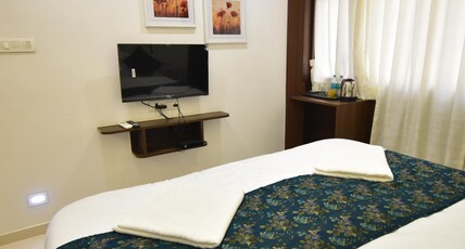 URBAN NEST Room Type - Deluxe Room with City View Bed