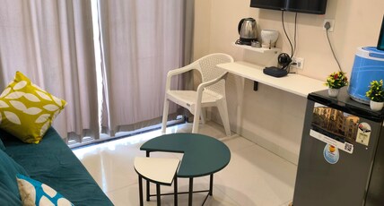Orraica Stays Standard Living Room Type - Orraica Stays 102 202 | Entire 1BHK Flat | Balcony |  Hair Dryer | Common Washing Machine