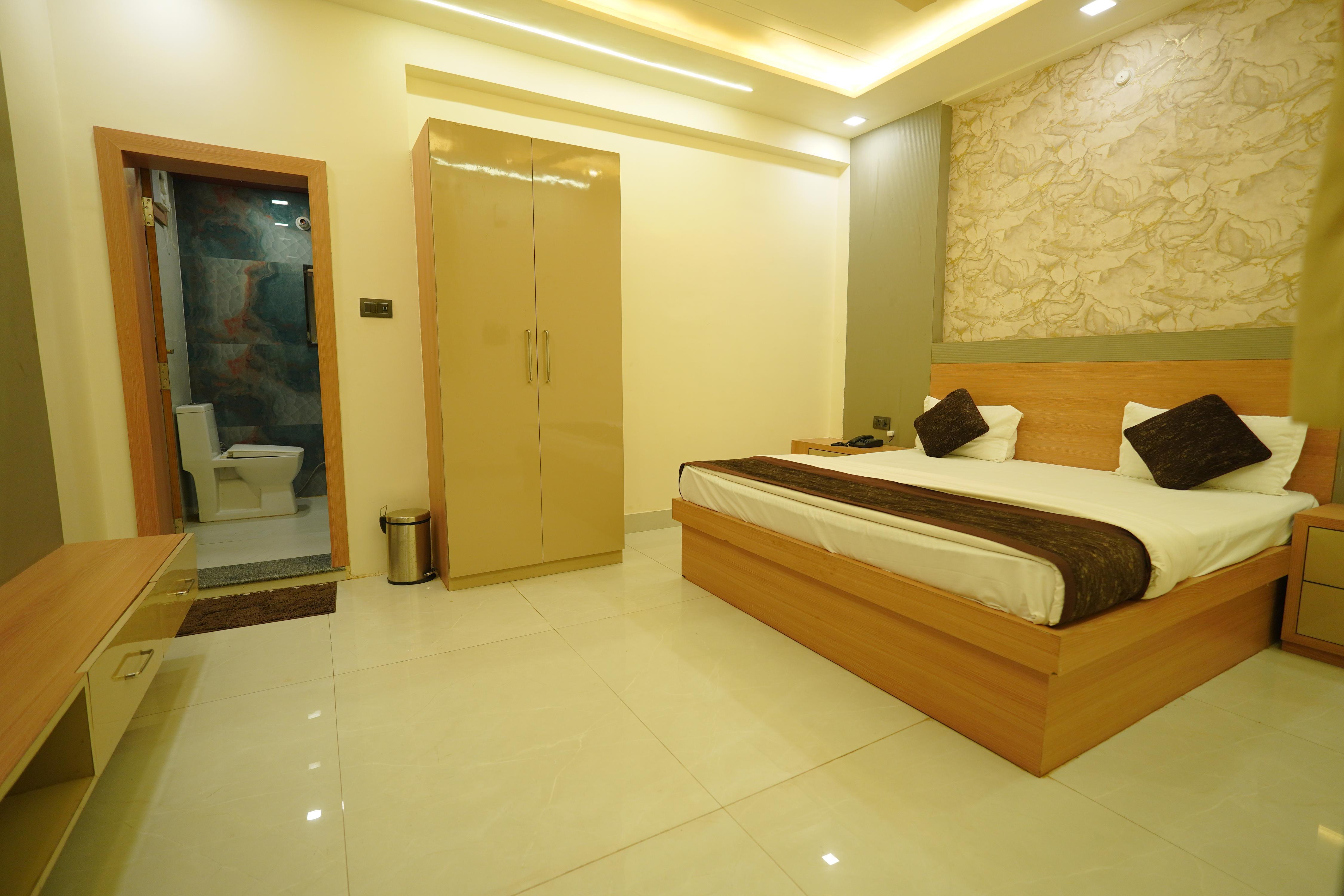 Address of HOTEL VATIKA ROYAL