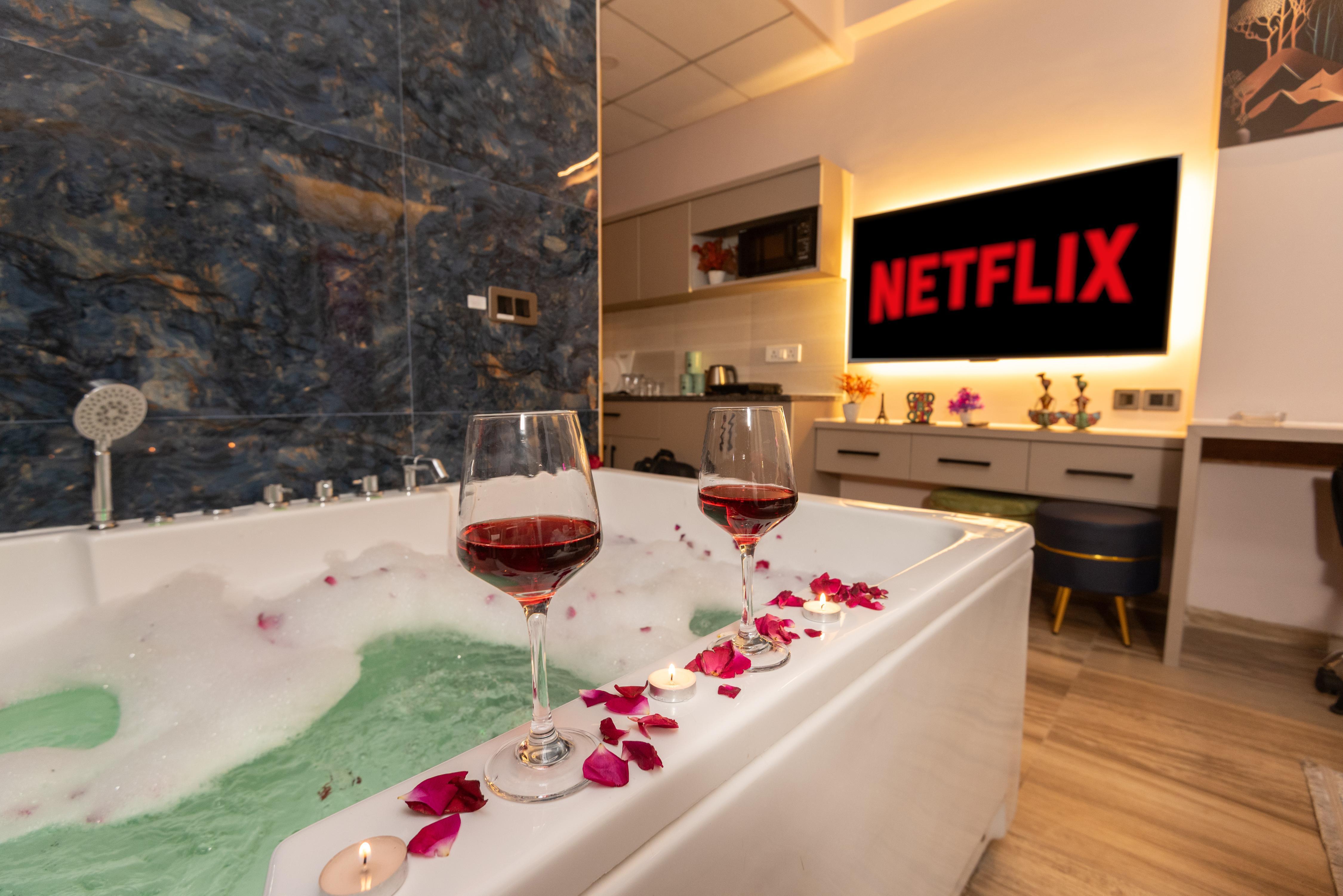 Jacuzzi & Big Screen By Buddies Home Room Type - Jacuzzi & Big Screen By Buddies Home