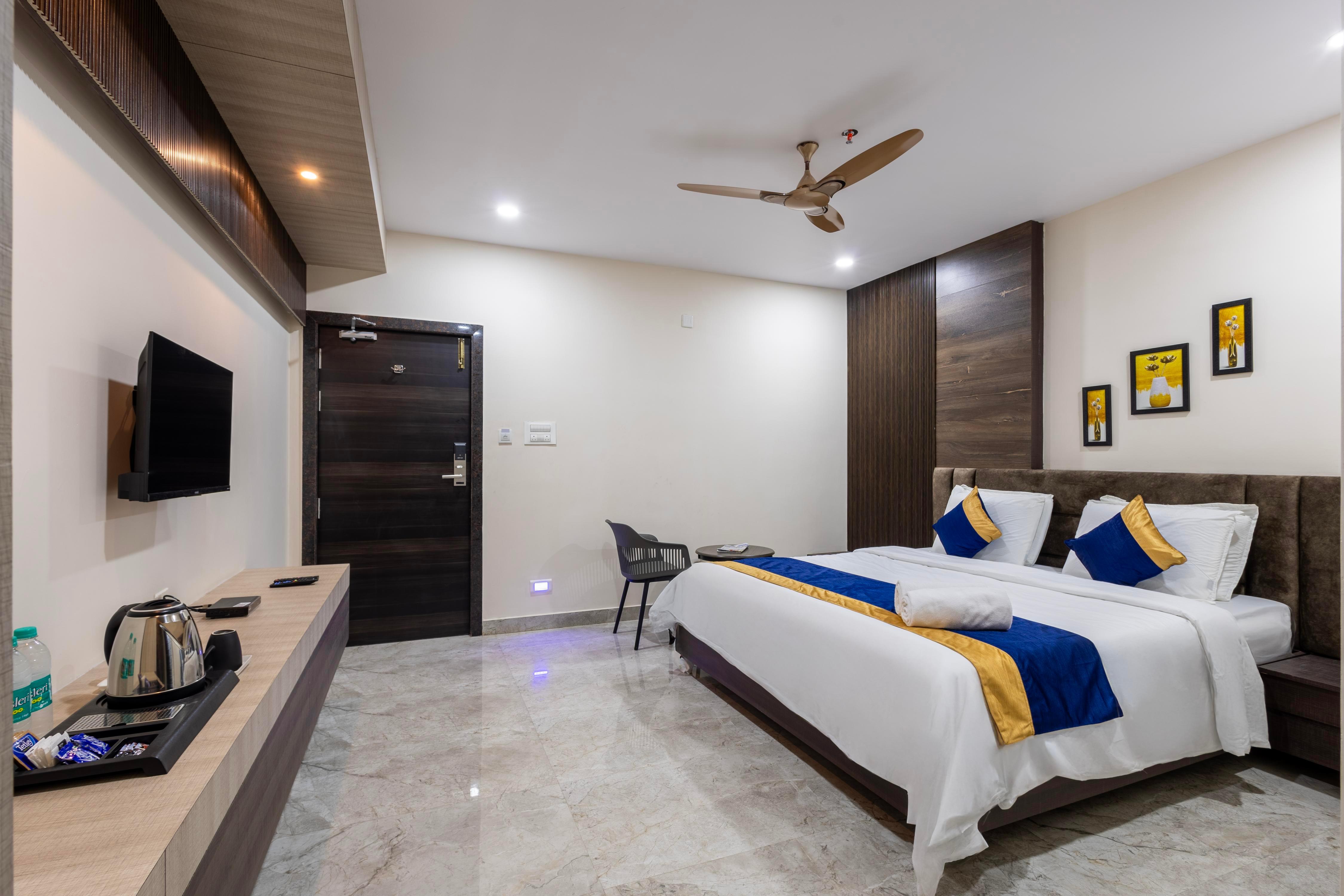 HOTEL ELITE Room Type - Deluxe Room - King Bed