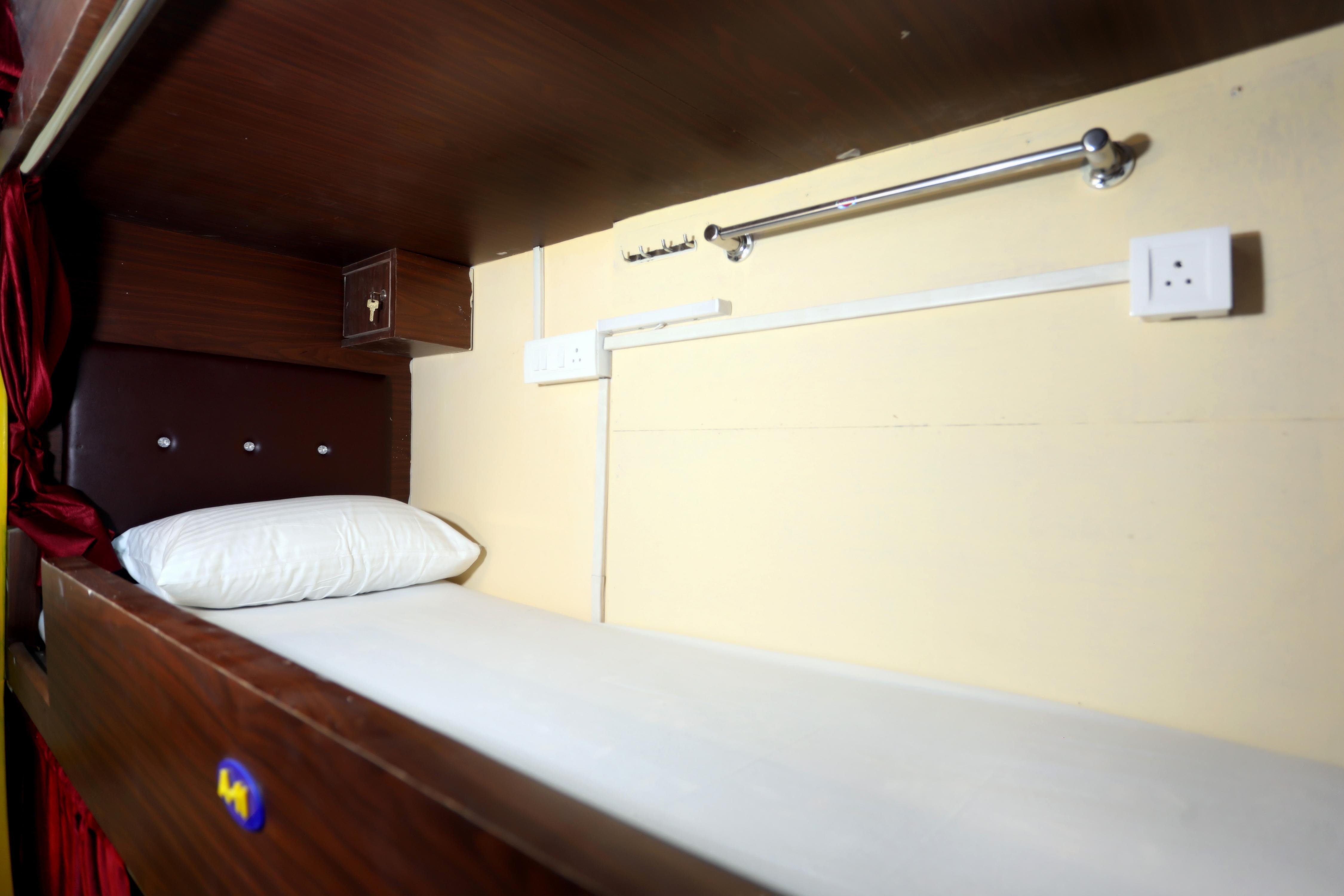 Mango Goregaon Hostel & PG Room Type - Delxe Bed