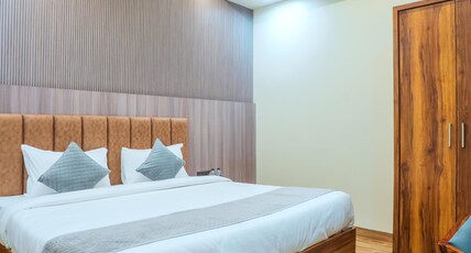 Hotel De Grand Dwarka- Near Jaipur Airport Room Type - Deluxe Room