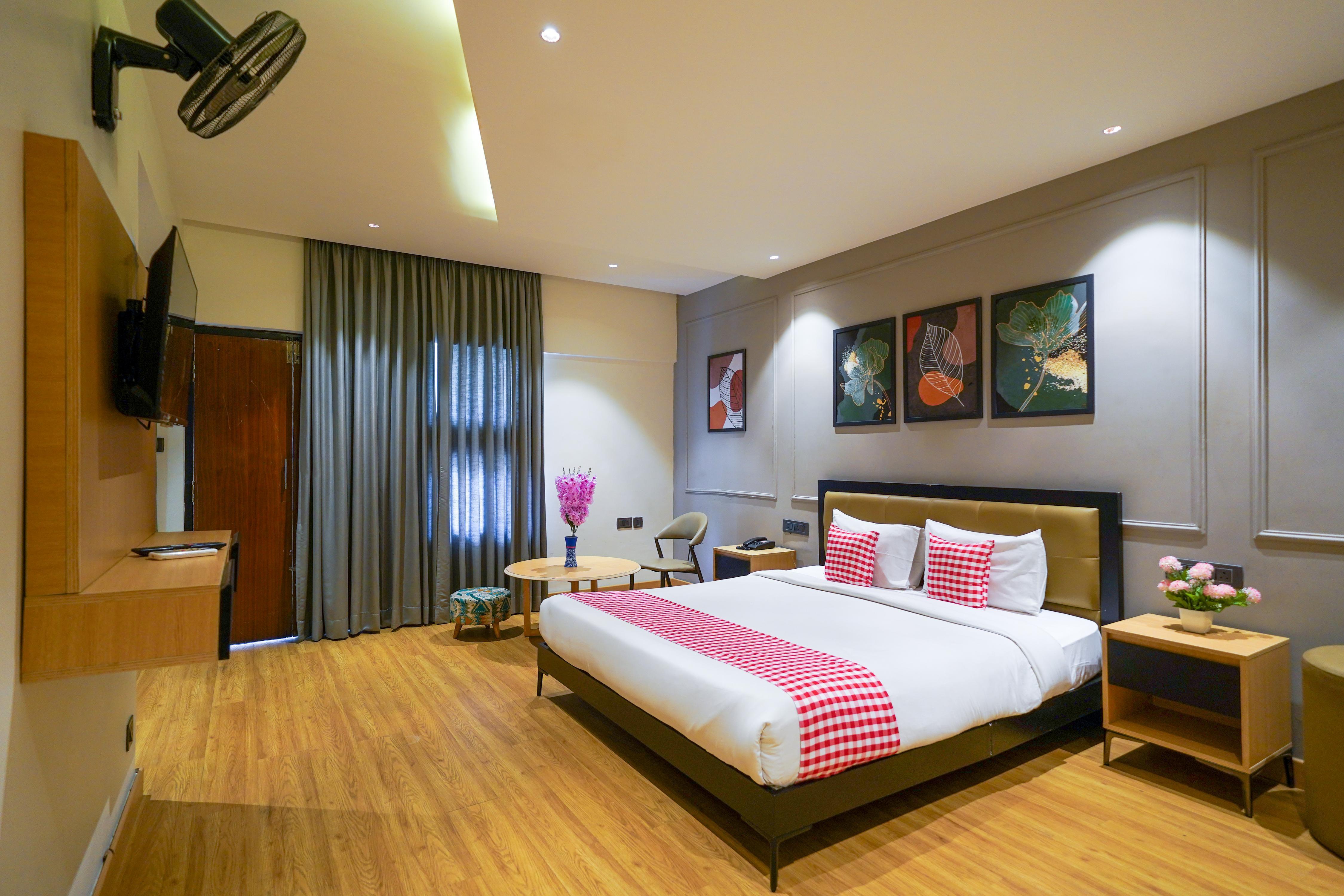 Sri Vishnu Inn Room Type - Deluxe Room
