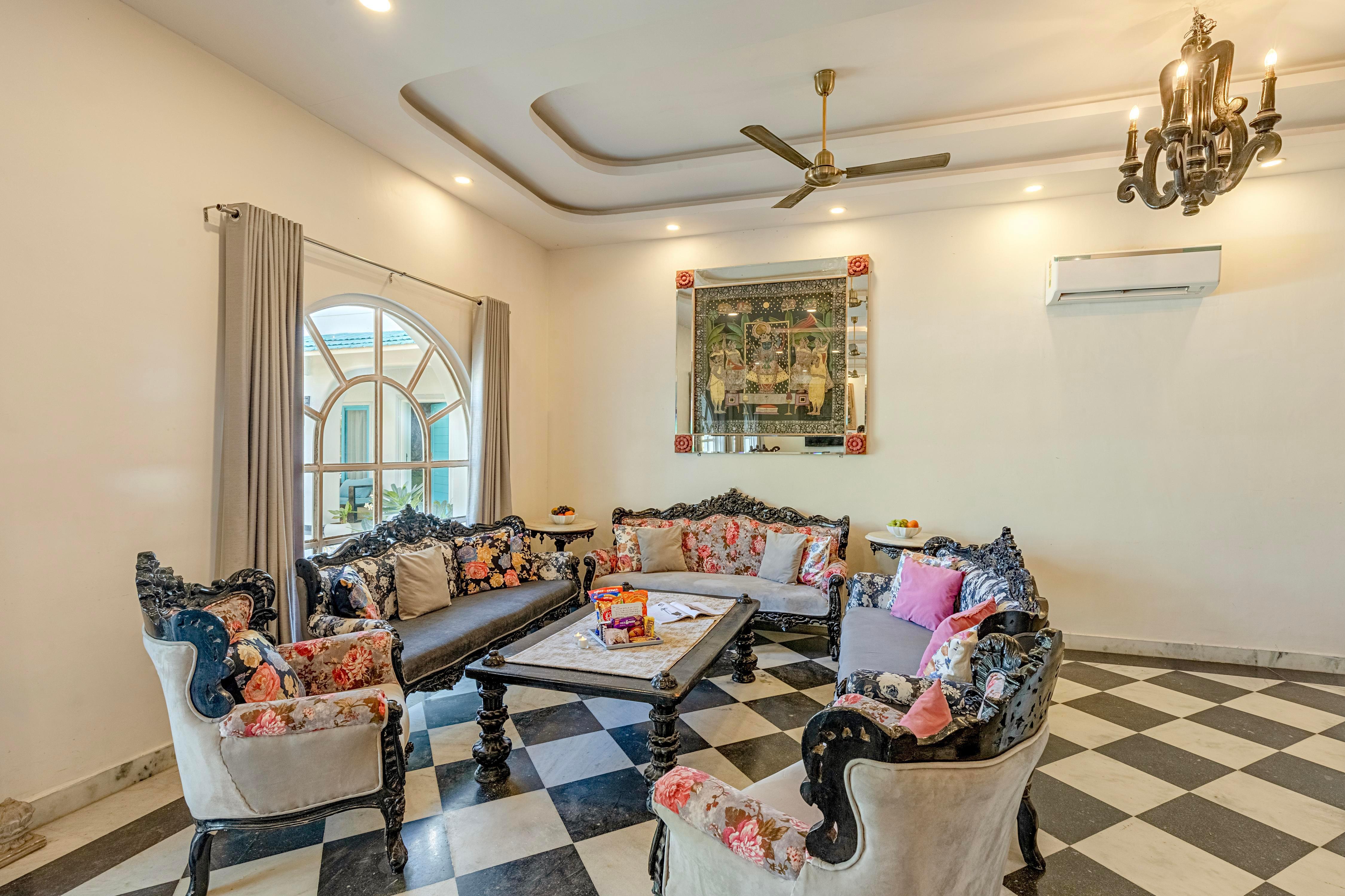 Palace View Pet-Friendly Retreat W/ Pvt Pool & Restro - Tap to explore photos