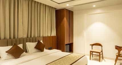 DIORA INN Room Type - EXECUTIVE ROOM (KING BED)