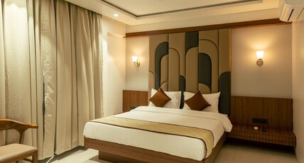 DIORA INN Room Type - SUPER DELUXE ROOM (KING BED)