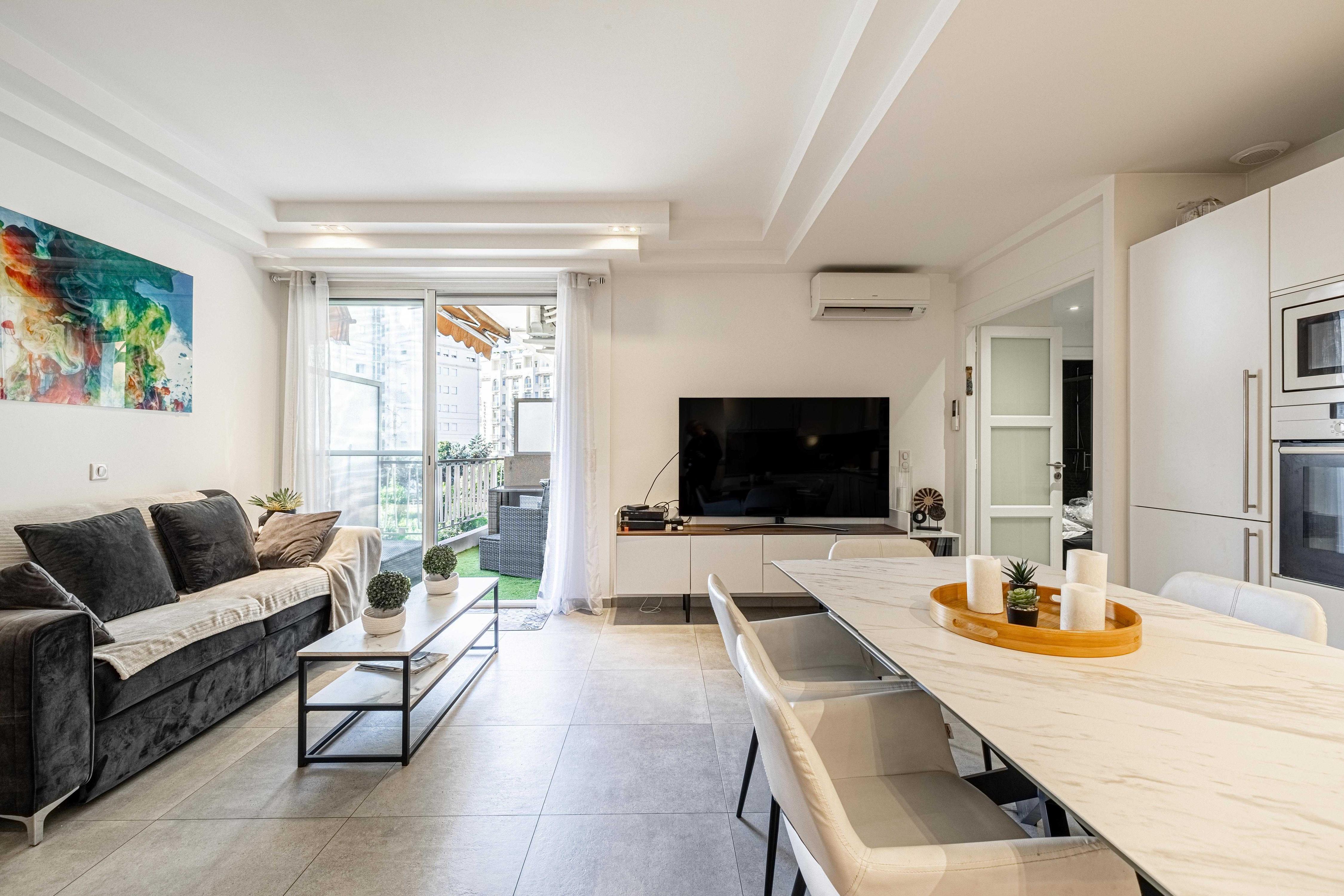 Modern 1 bedrm apt with balcony - Cannes/Croisette - Tap to explore photos