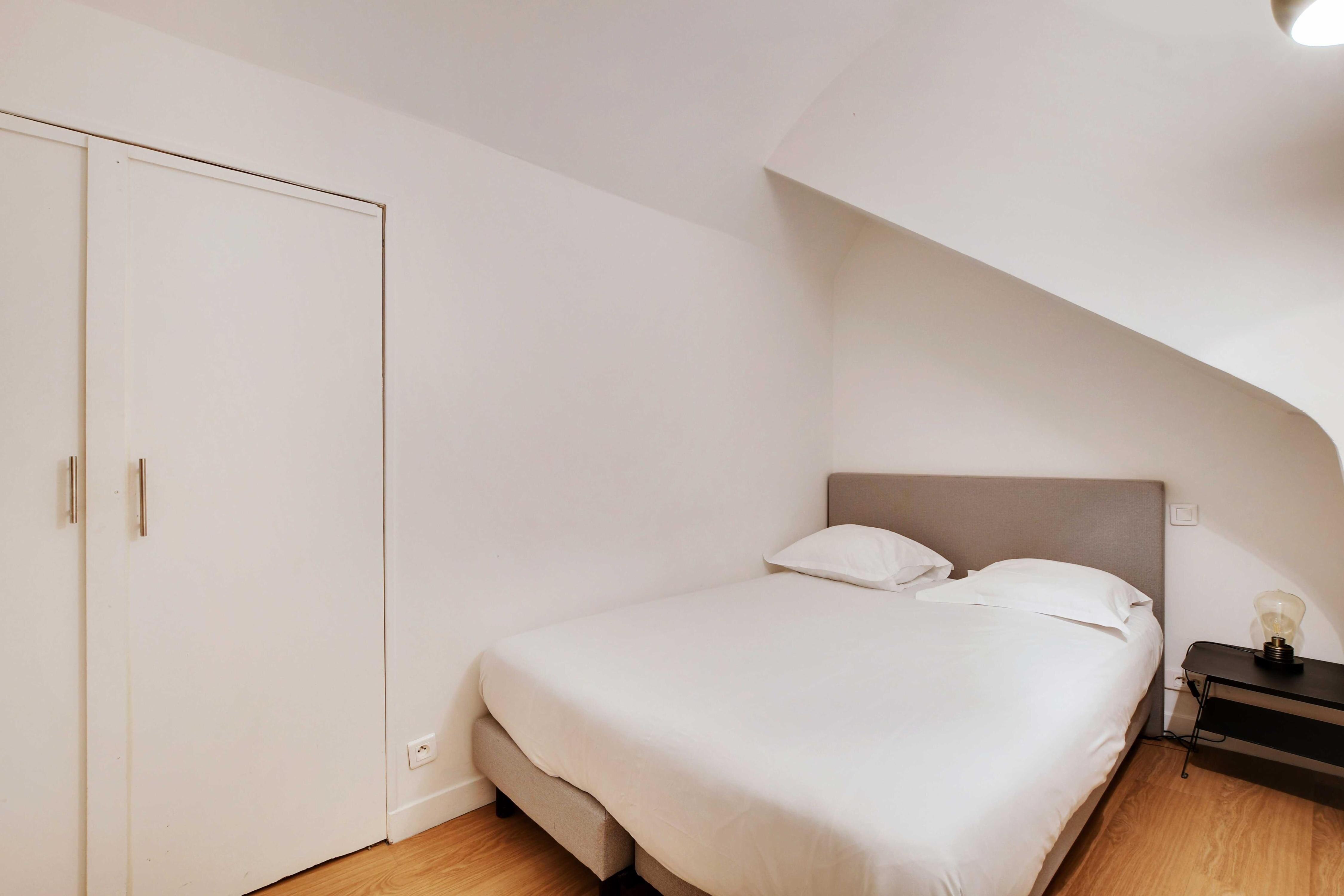 Elegant Apartment 2BD/6P Hotel de Ville - Tap to explore photos
