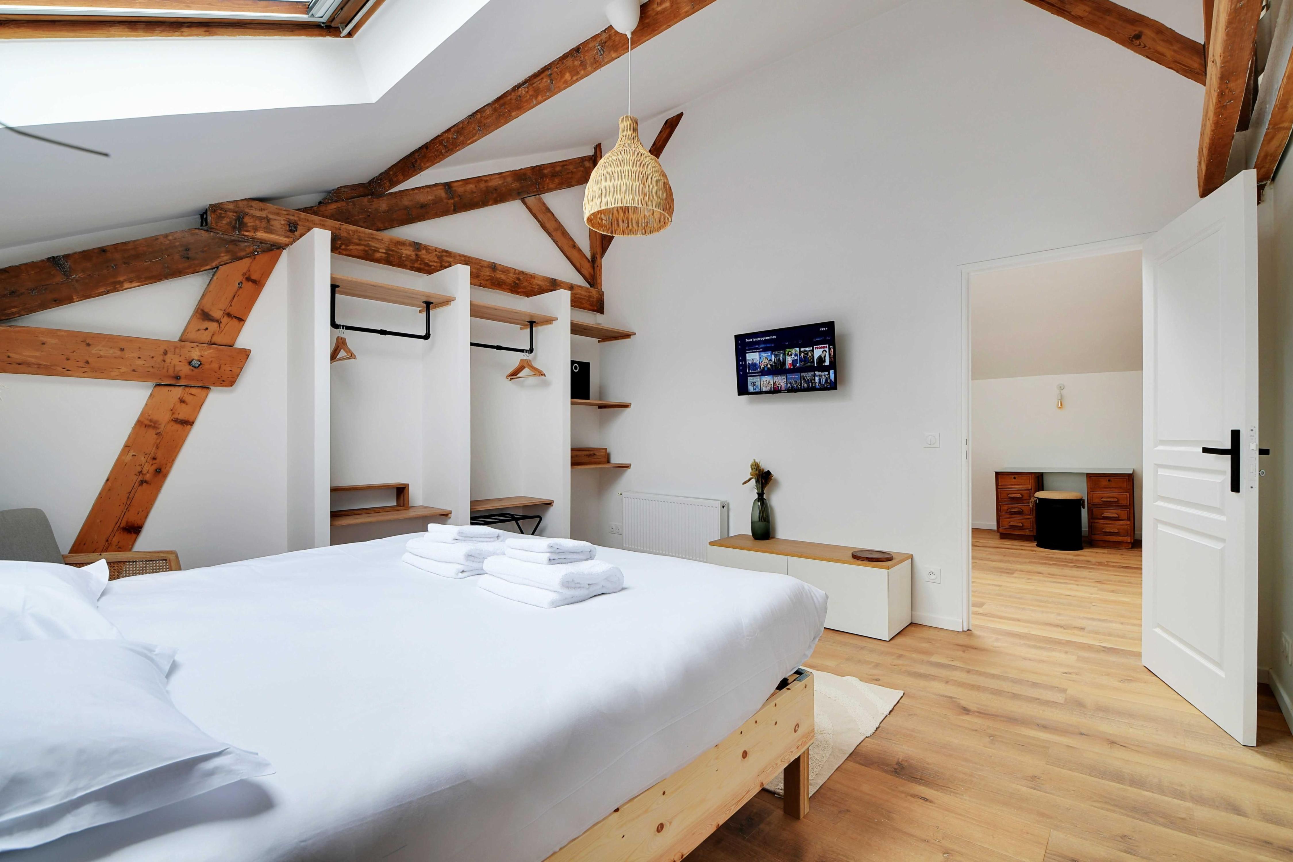 Modern Loft - 2BR/4P- Saint-Ouen-sur-Seine - Tap to explore photos