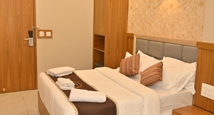Galaxy Stays BKC Room Type - DELUXE ROOM