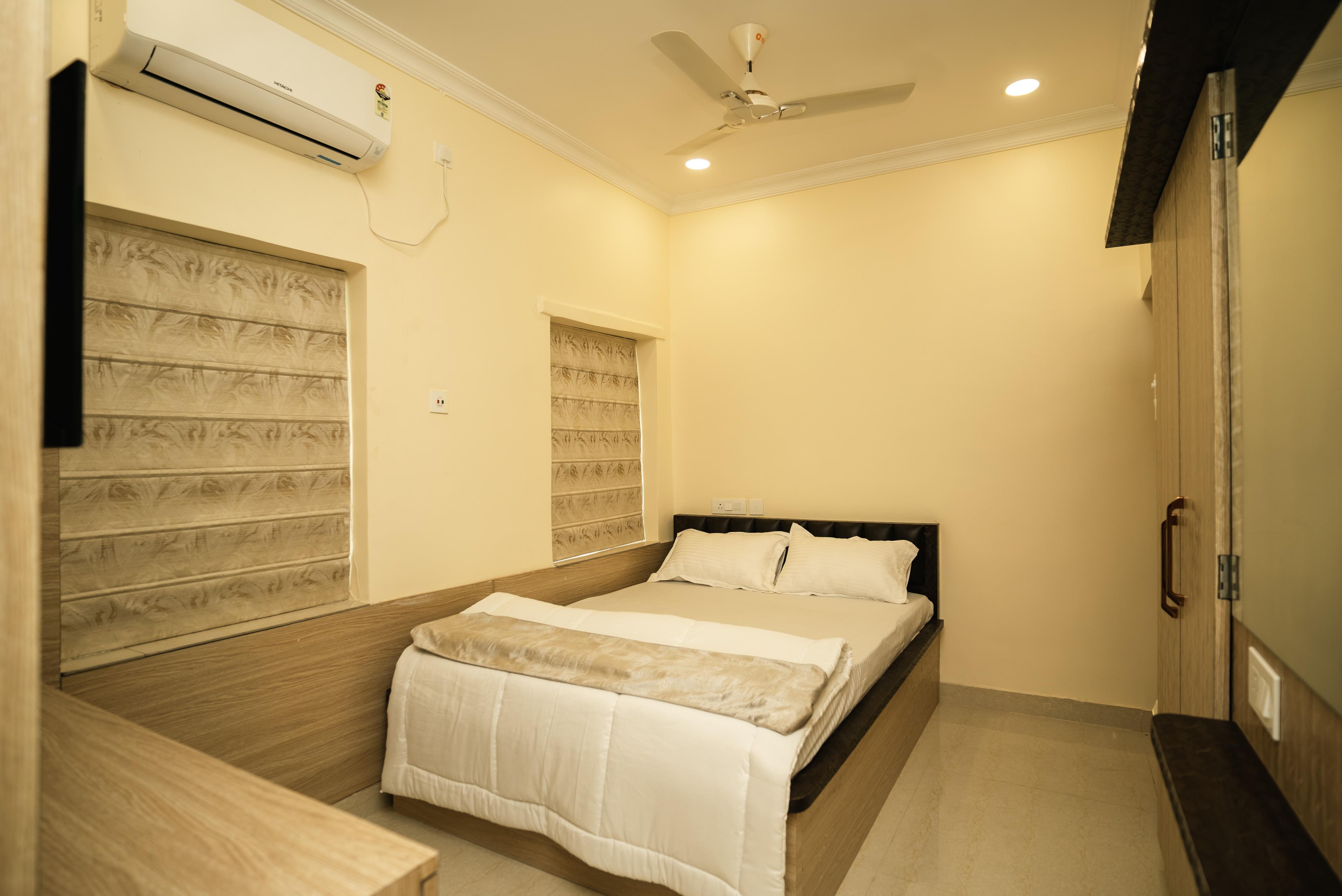 Golden Palm Inn, Kolkata - Tap to explore photos