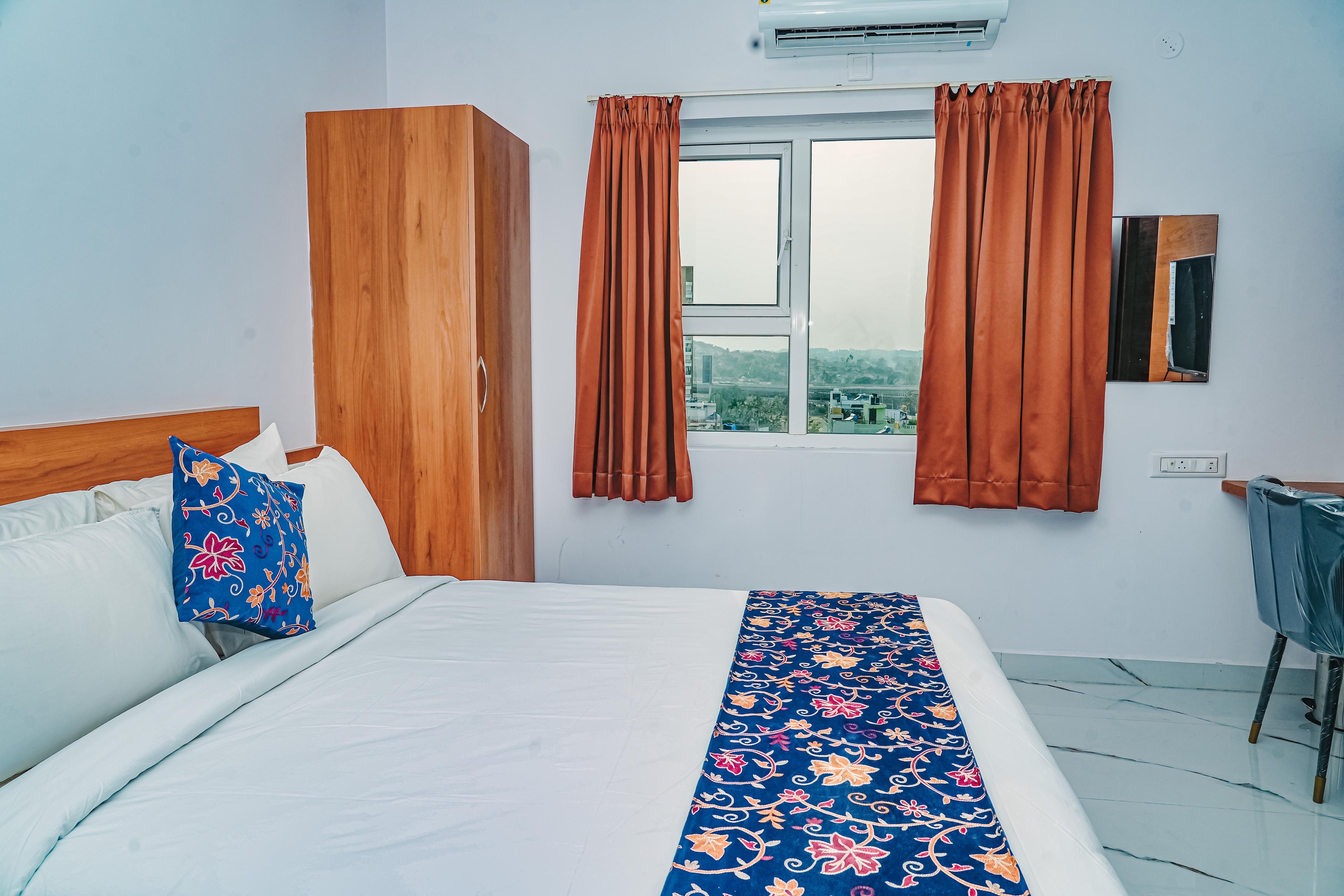 Keerthis Grand - Near Kempegowda int'l Airport Hotel - Tap to explore photos