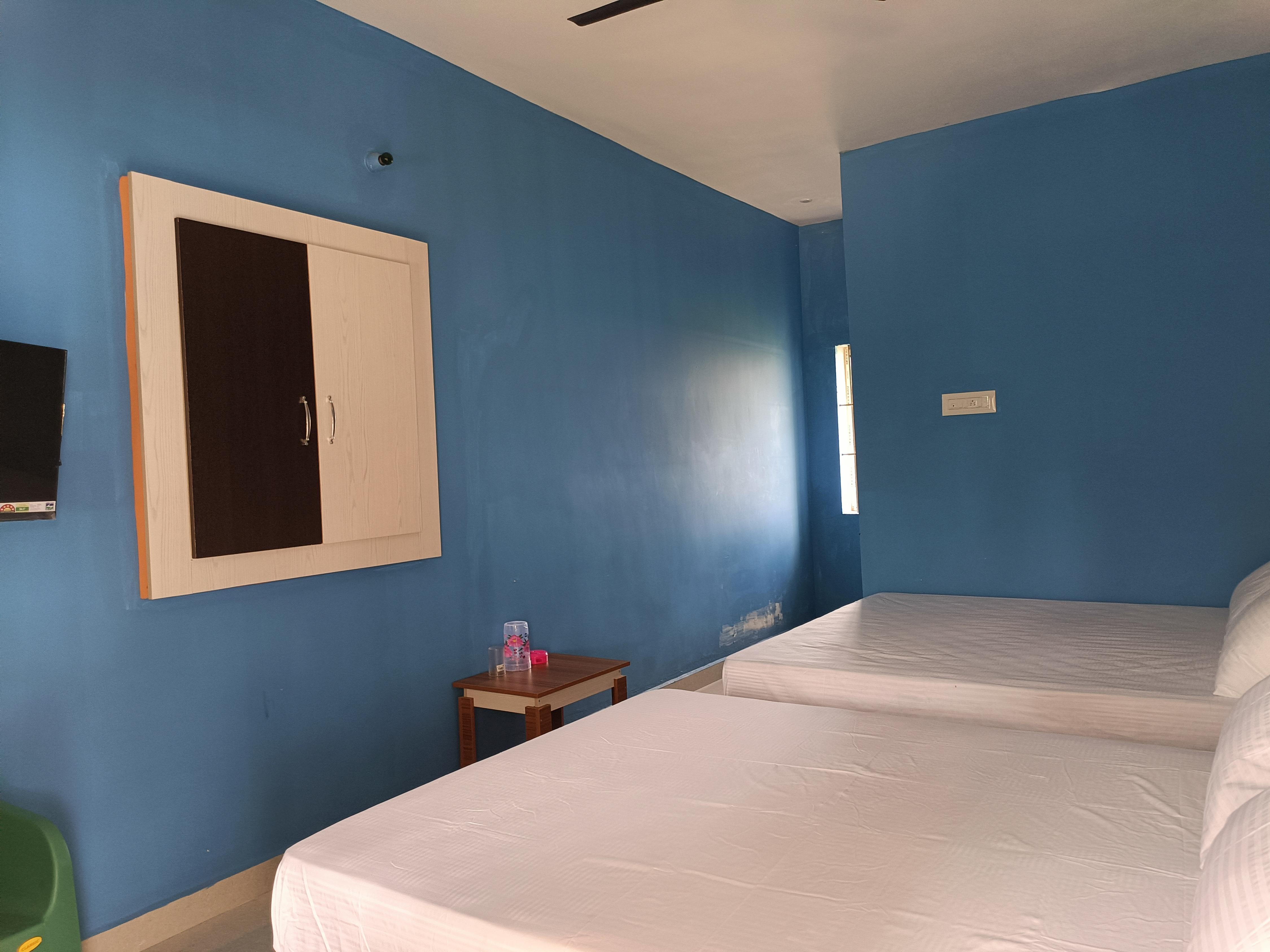 Sri Modern Residency Room Type - AC Four bed
