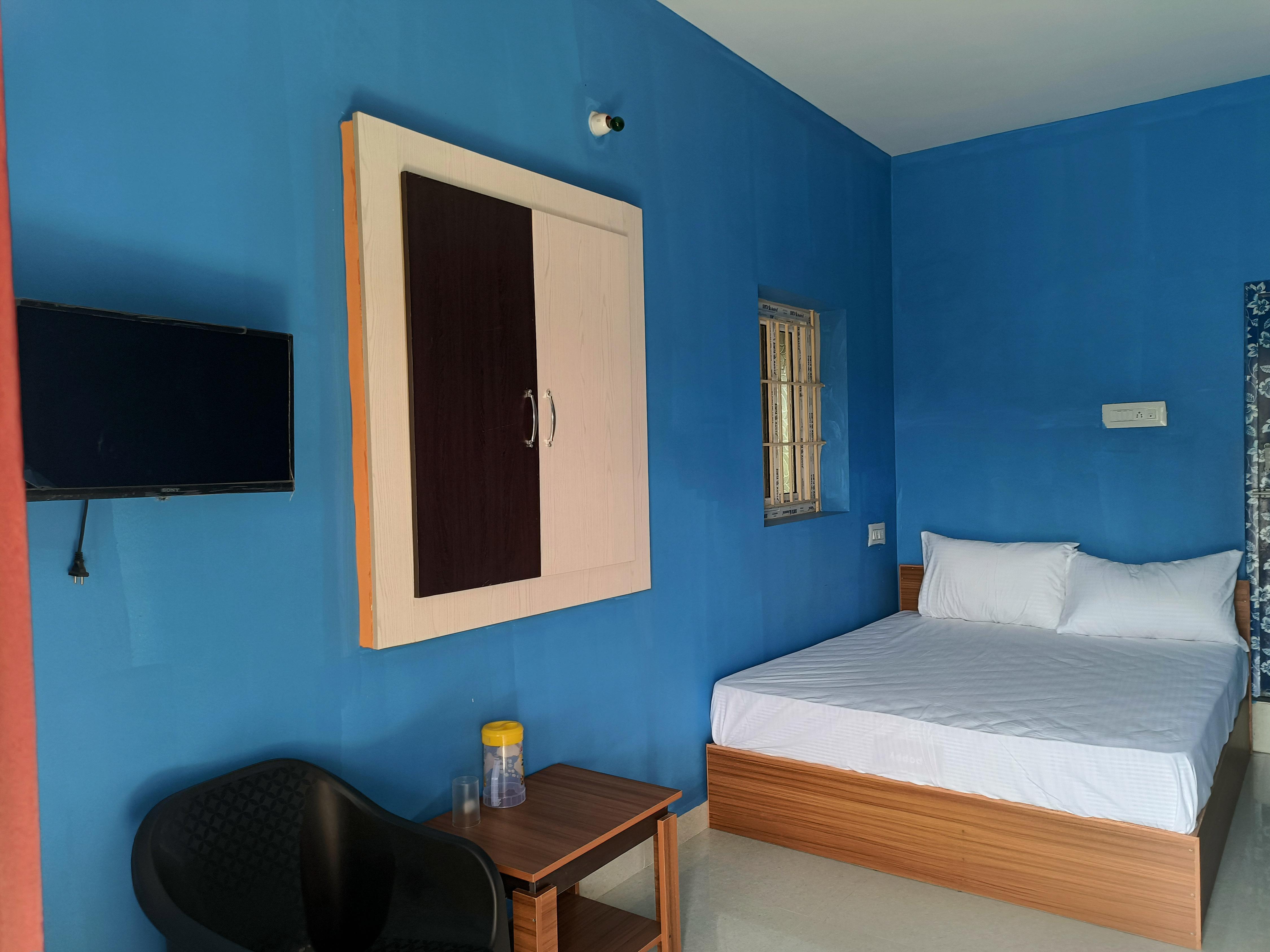 Sri Modern Residency Room Type - AC Double bed