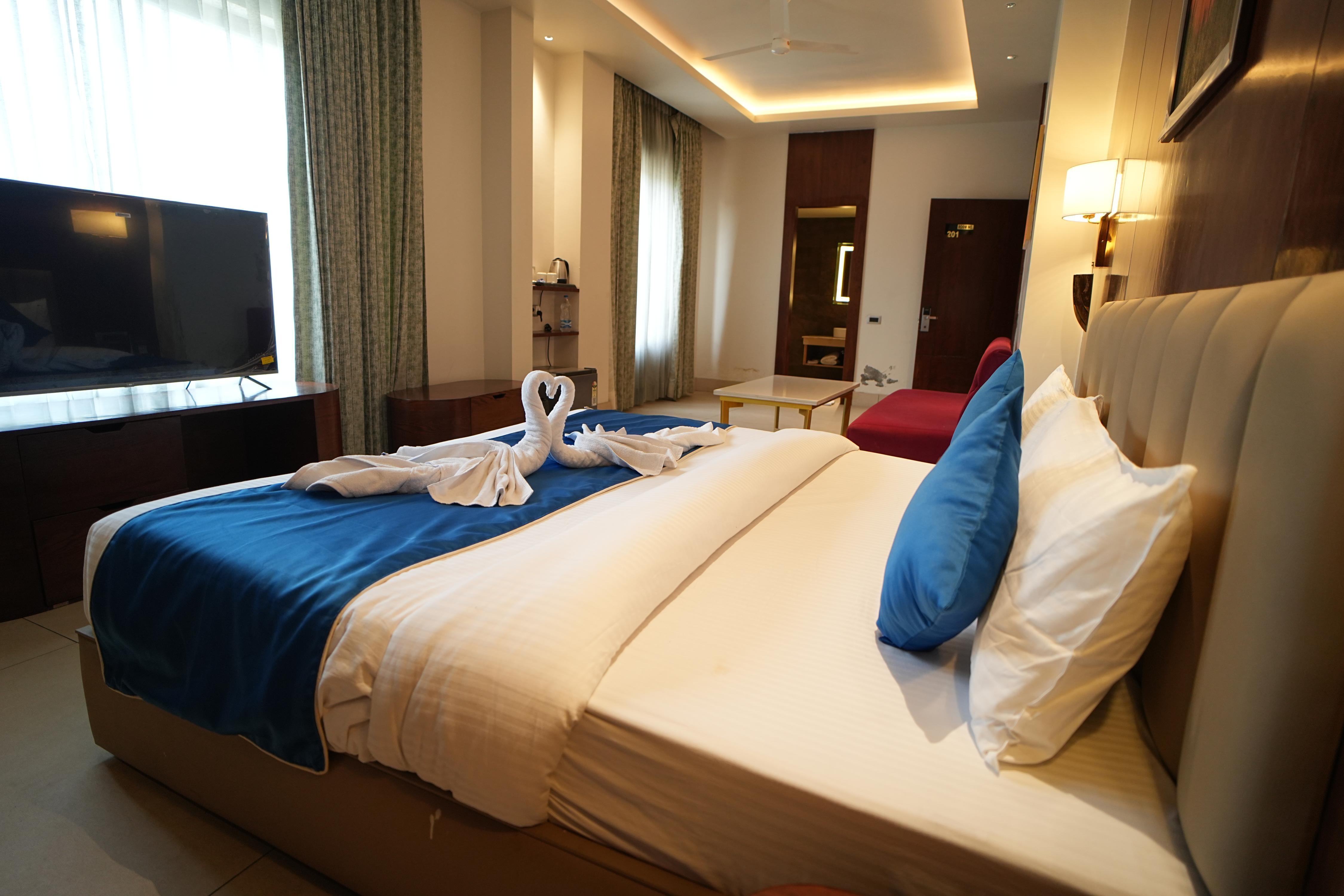 Majestic Square - Tap to explore photos