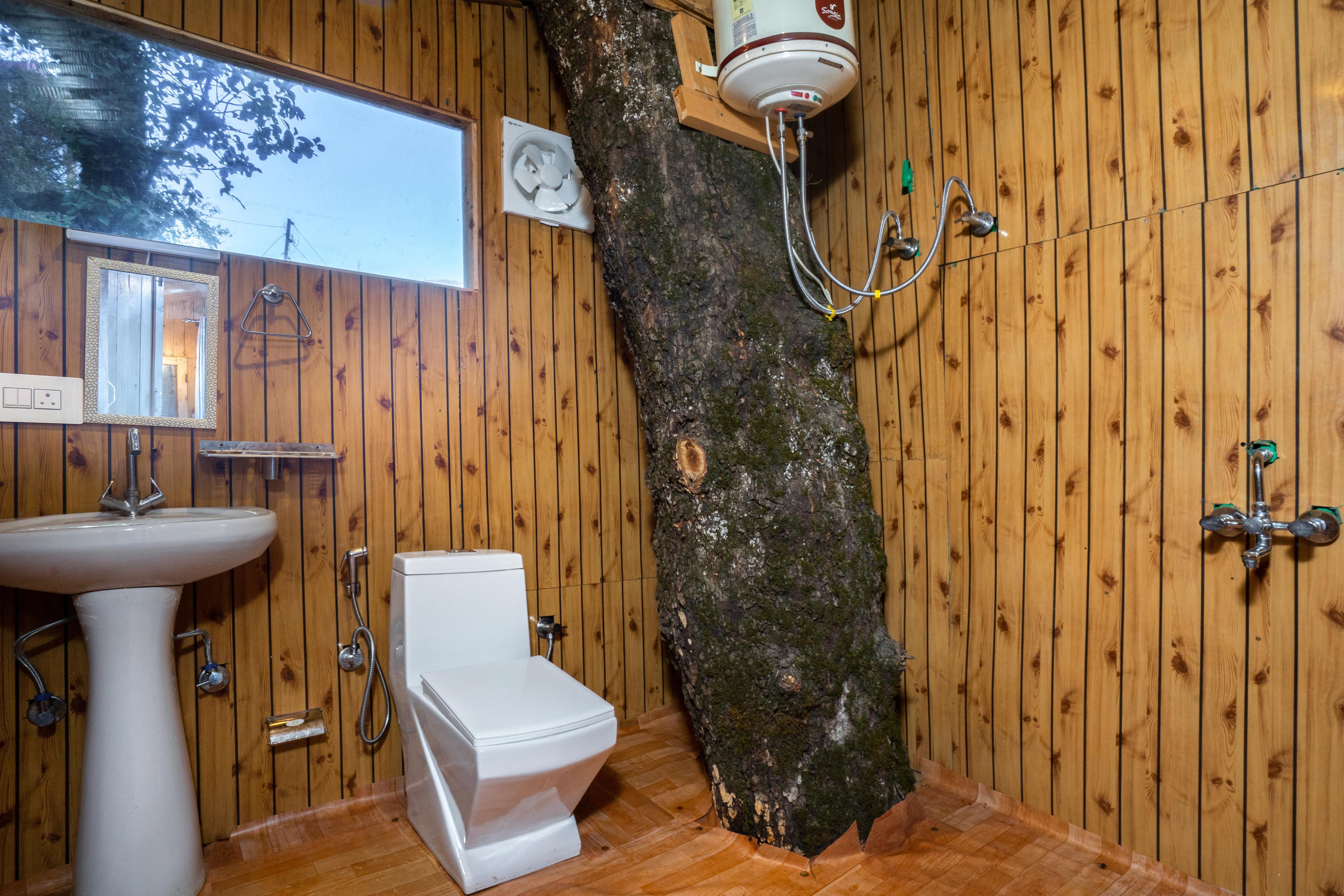 Jacuzzi Treehouse Jibhi By Bastiat Stays - Tap to explore photos