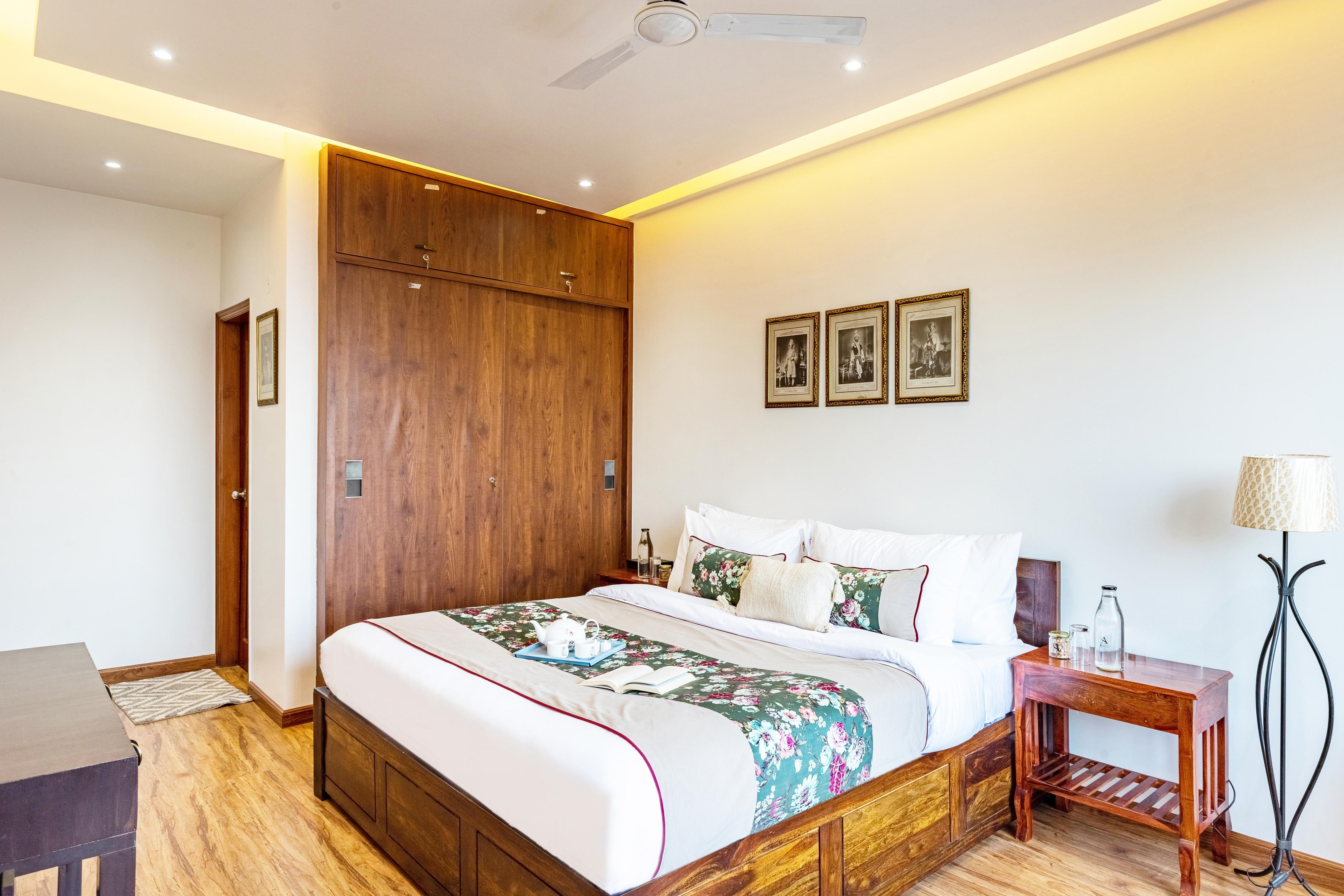 Cosy 2 BHK Apt With a Lift & Scenic Views - Tap to explore photos