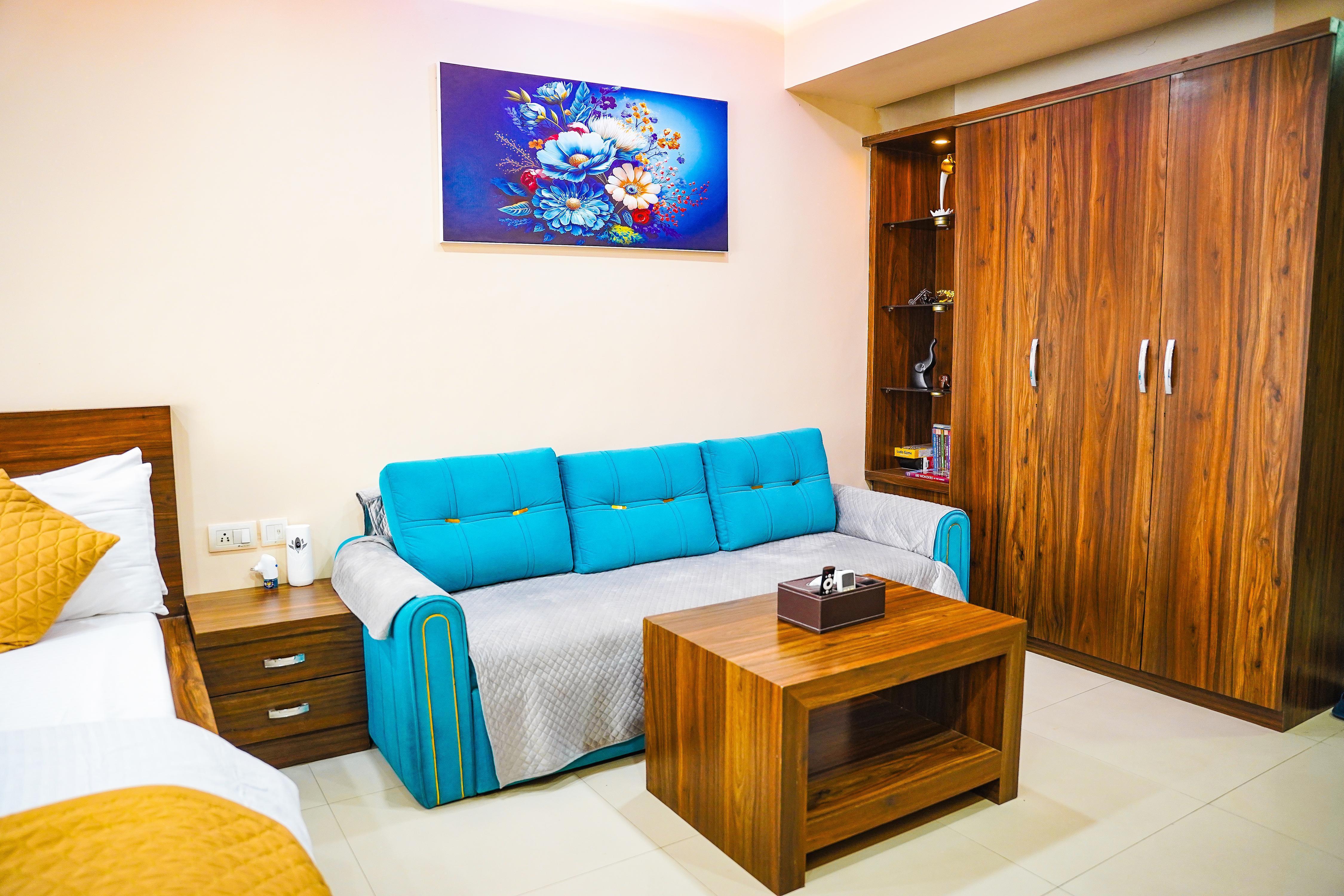 The Nesting Nook || Entire Studio Apartment Near Airport - Tap to explore photos