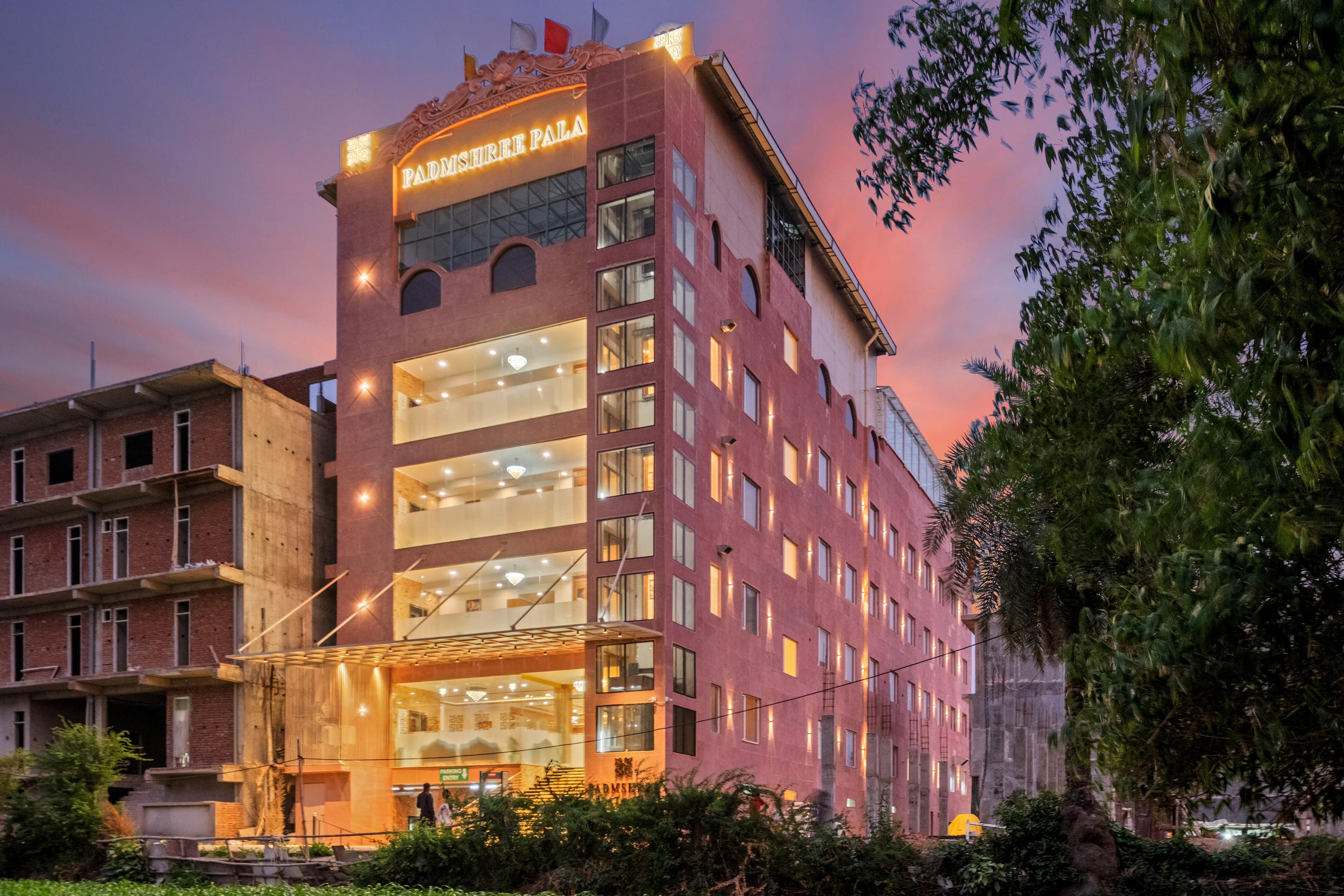 Hotel Padmshree Palace - Tap to explore photos