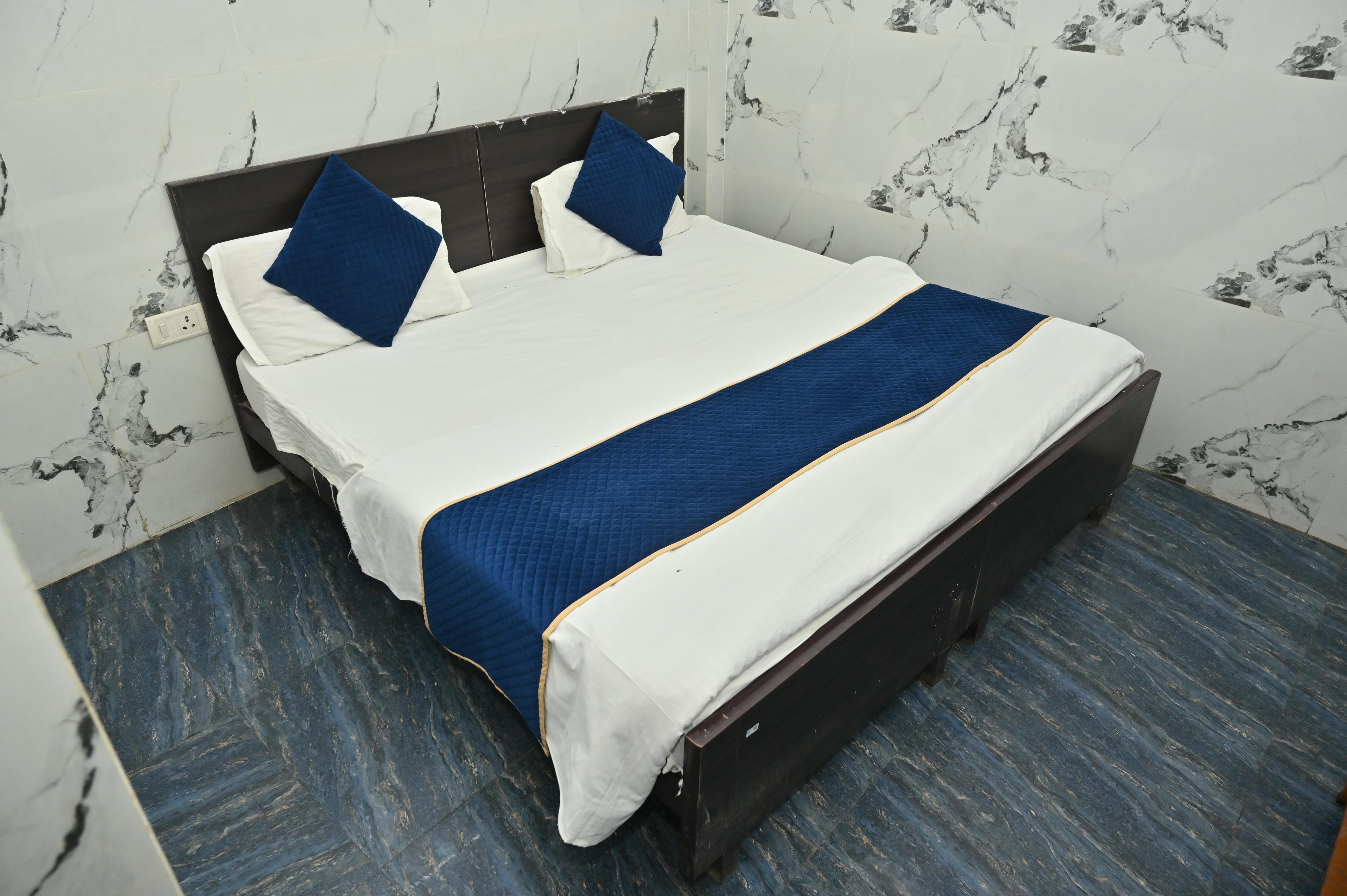 Hotel AV Inn - Tap to explore photos