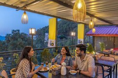 Address of The Hosteller Kasauli