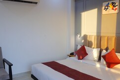 Hotel Mavens House - Near Artemis Hospital