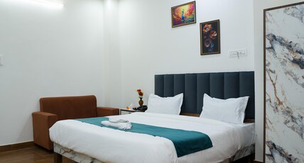 Hotel Shree Narayan Room Type - Deluxe Room