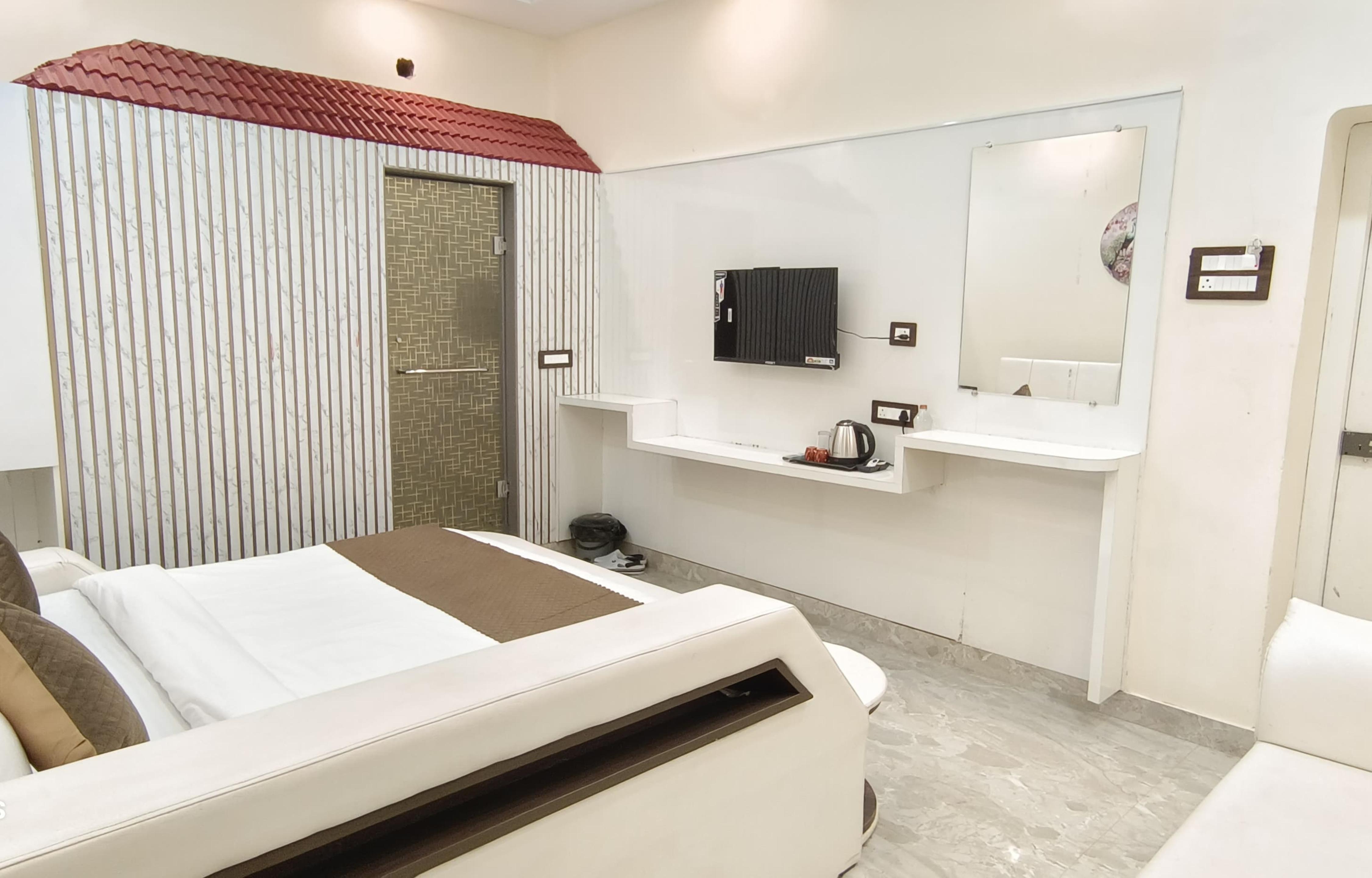 Hotel Devvanshi Room Type - Premium Room