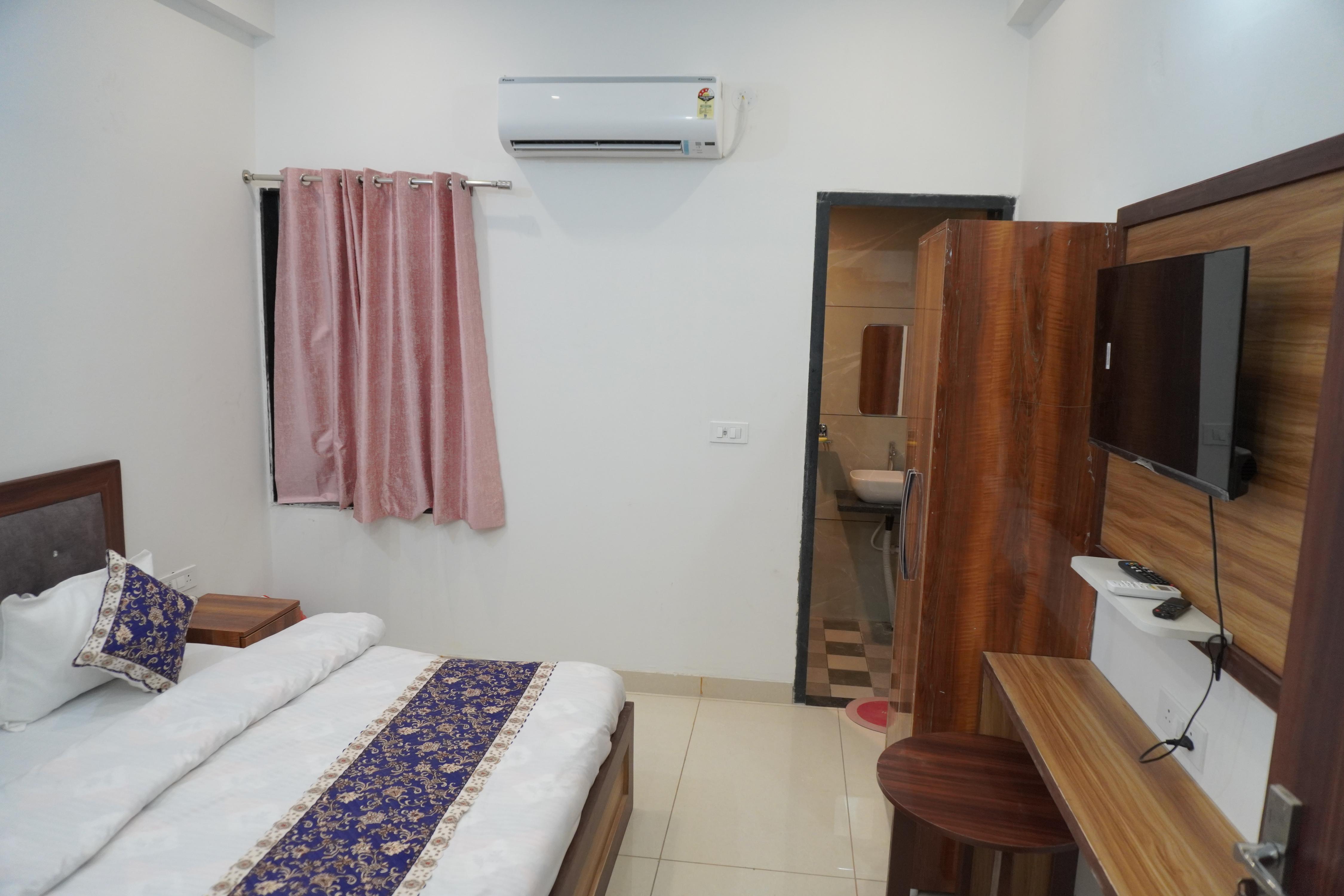 HOTEL RAJ HANS Room Type - Deluxe Double Room