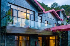 Alaya Stays Kasauli Woods Cottage 3 BHK Retreat with Outdoor Lounge & Balcony