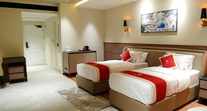 DORO ROYAL SUITE Room Type - Deluxe Room with Twin Bed