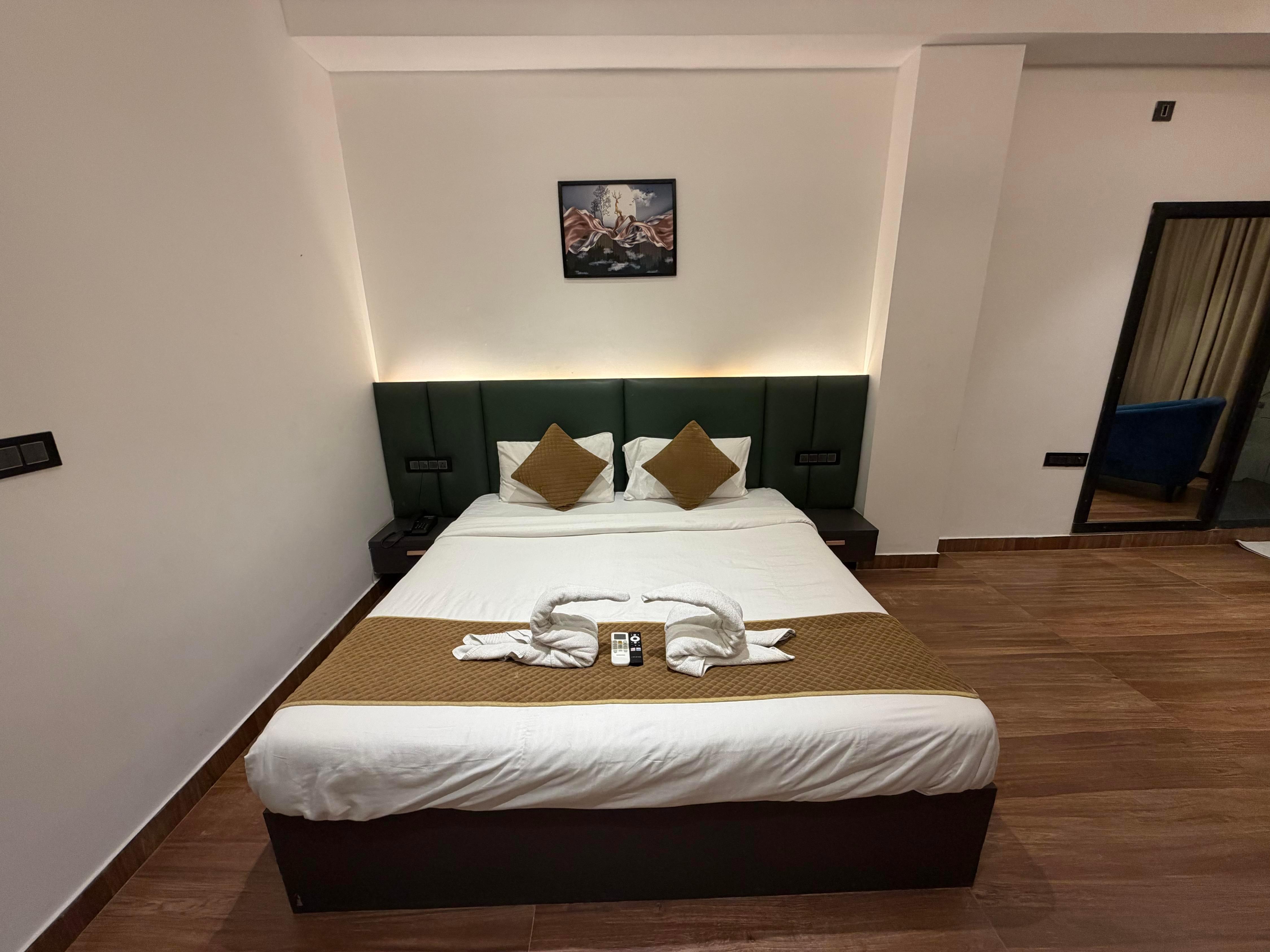 Hotel Kingdom Suites - Tap to explore photos