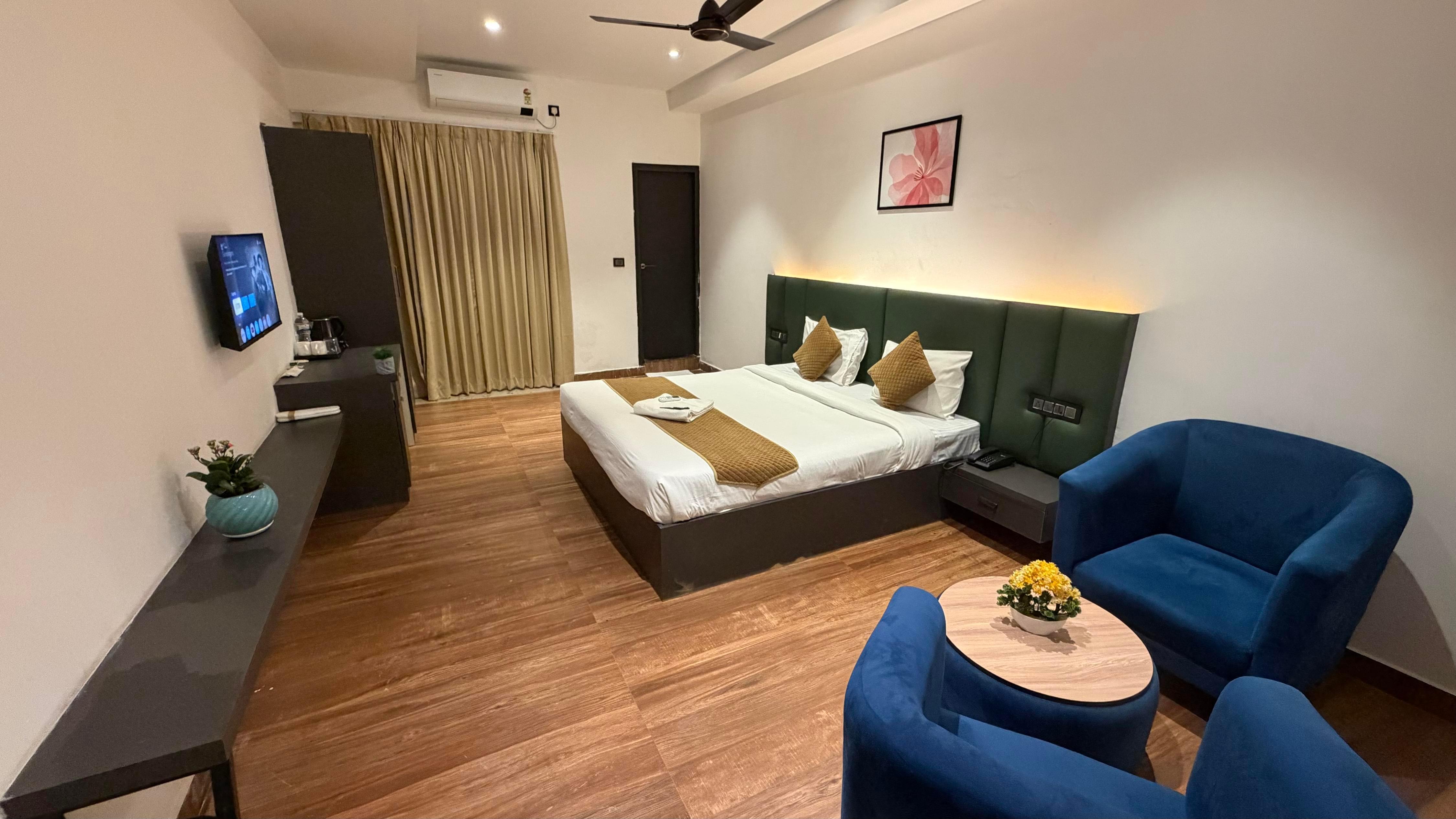 Hotel Kingdom Suites - Tap to explore photos