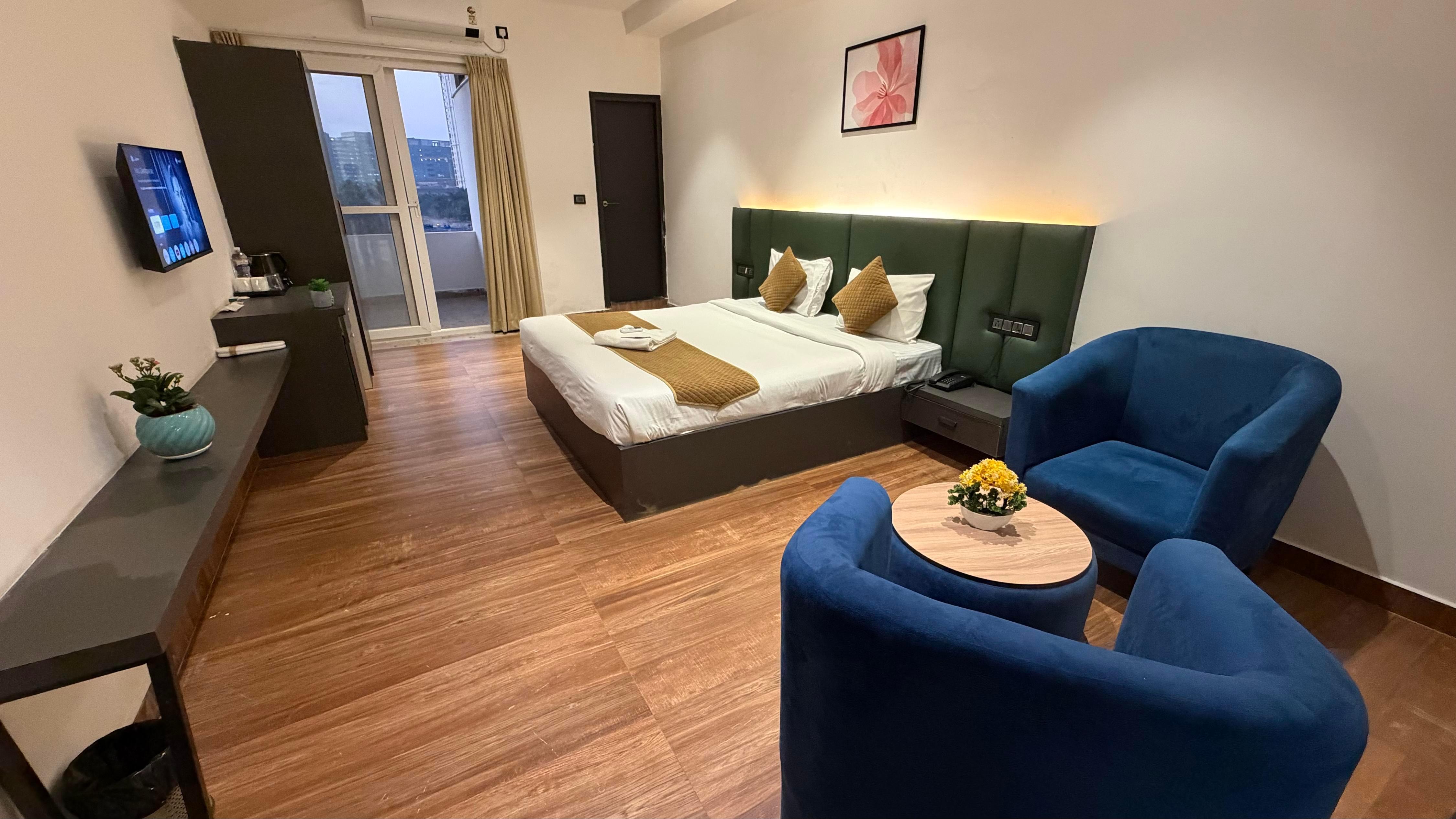 Hotel Kingdom Suites - Tap to explore photos