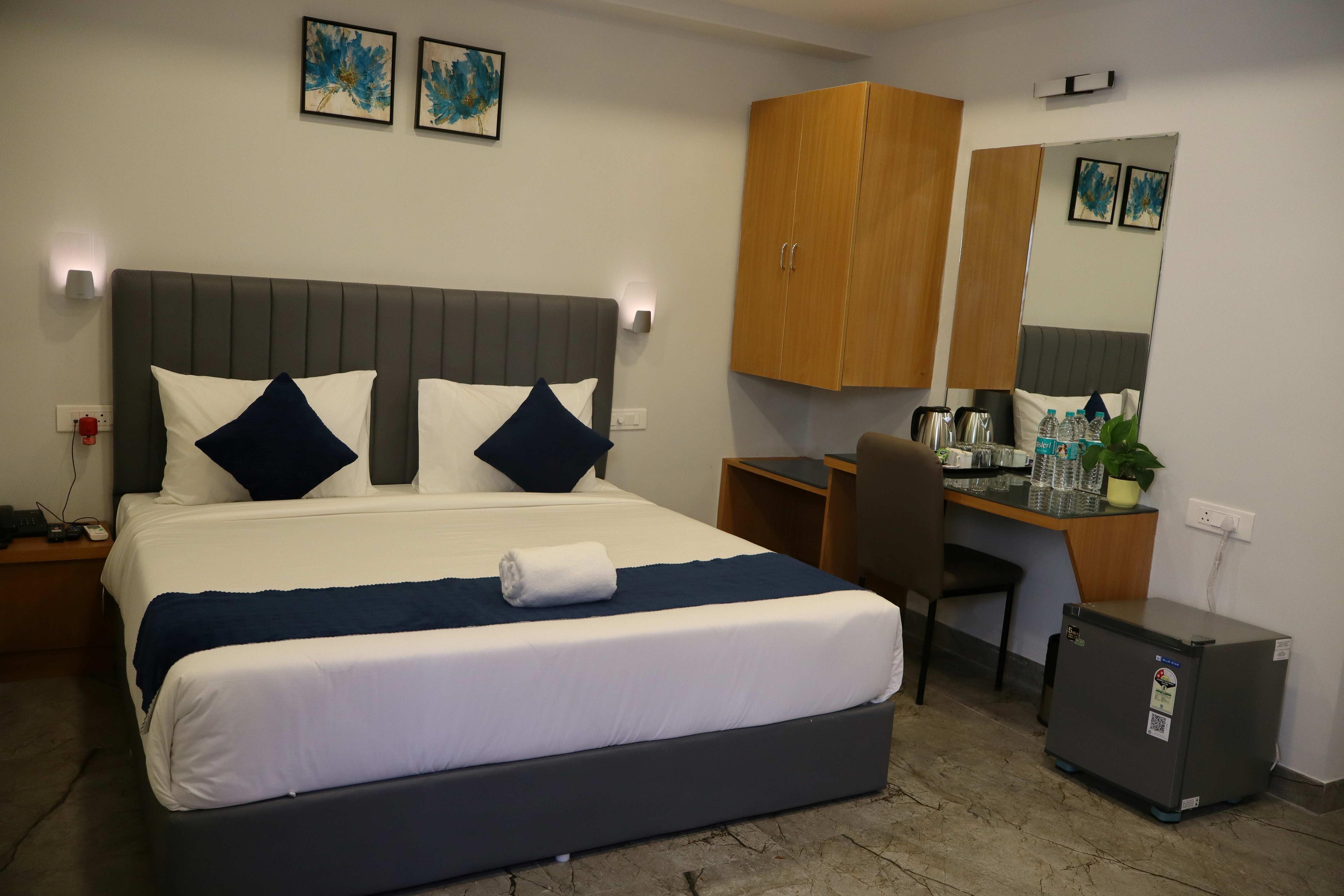 Yellow Sapphire Hotel Gachibowli - Tap to explore photos
