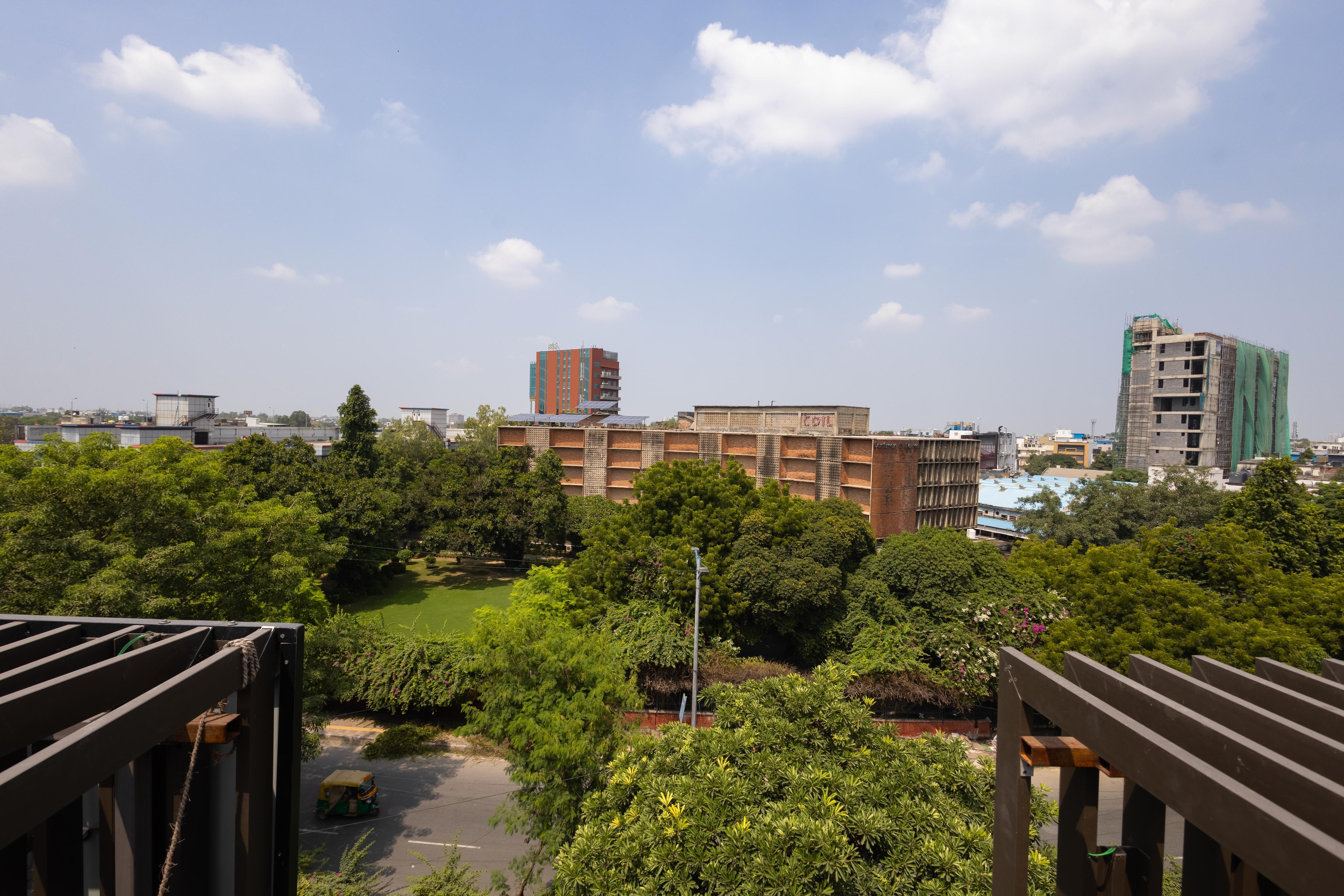Saltstayz Premier - Naraina, Central Delhi - Tap to explore photos