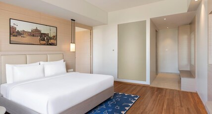 Mercure Lucknow Gomti Nagar - An AccorHotels brand Room Type - Privilege Room with 1 kingsize bed, with Balcony Mercure Lucknow Gomti Nagar - An AccorHotels brand Room Type - Privilege Room with 1 kingsize bed, with Balcony